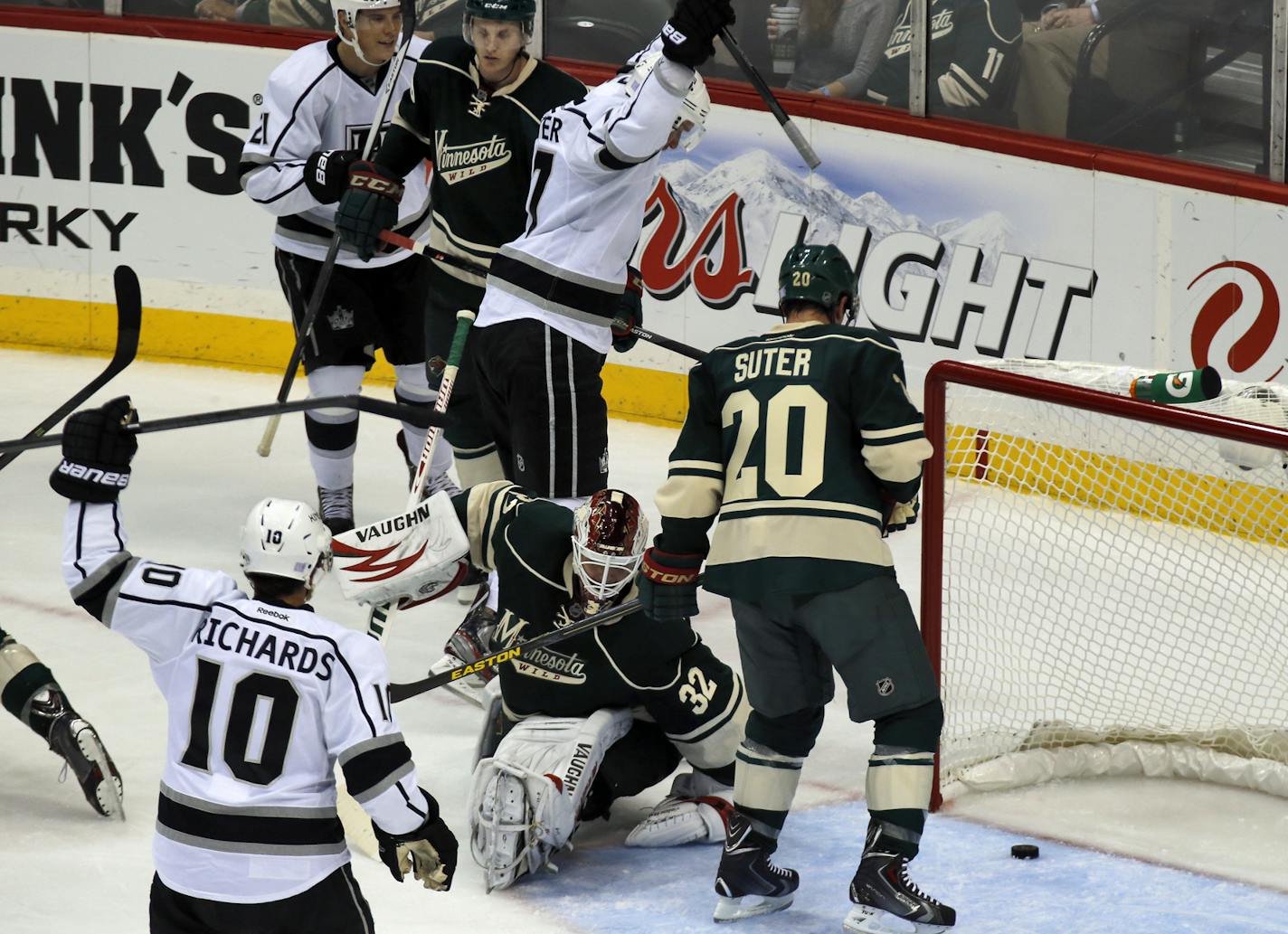 Minnesota Wild vs. LosAngeles Kings hockey. Los Angeles won 3-2 in a shootout. Kings Jeff Carter beat Wild goalie Niklas Backstrom for a goal tying the score at 2-2 in the 3rd period. (MARLIN LEVISON/STARTRIBUNE(mlevison@startribune.com)