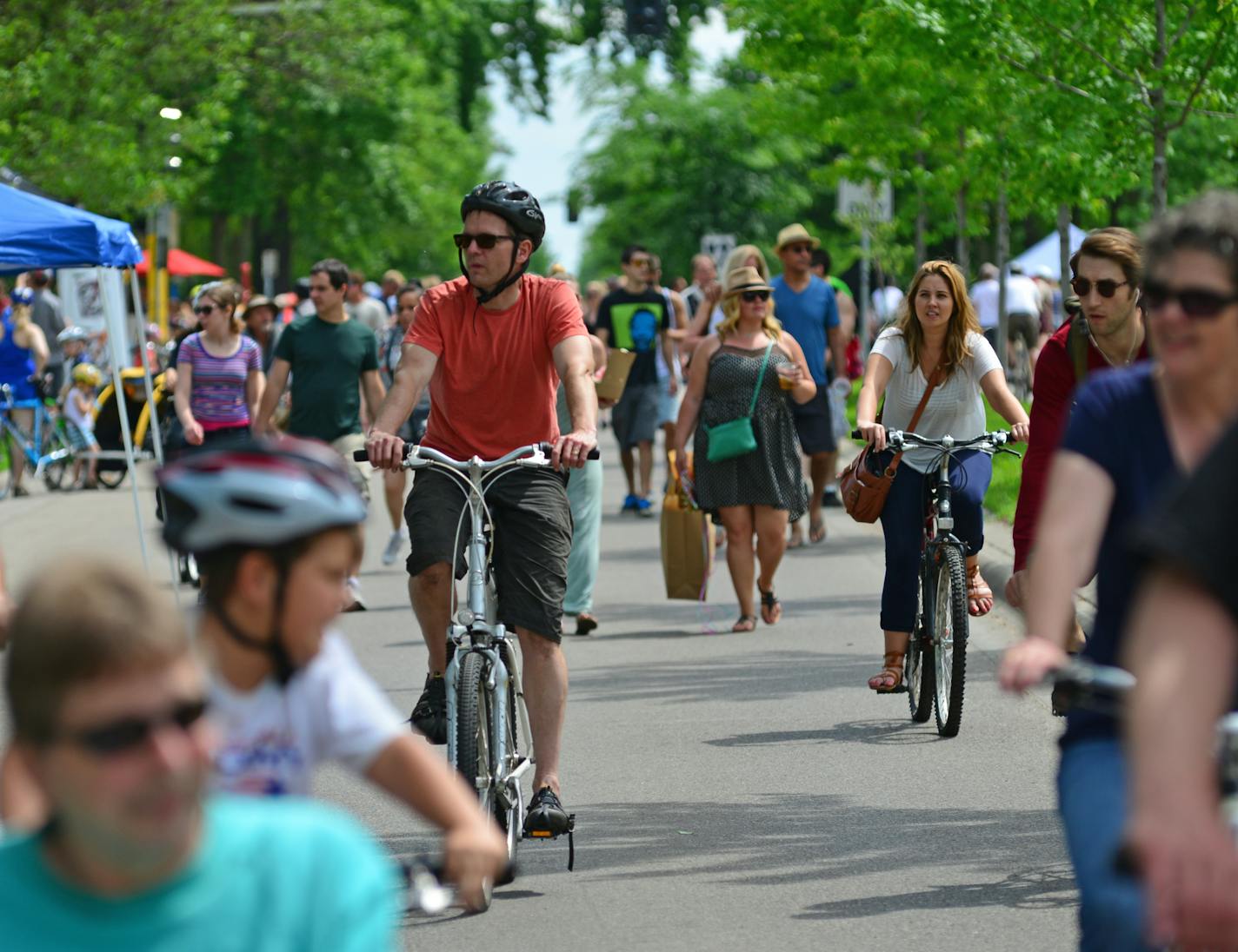 ] On Sunday, Open Streets Minneapolis came to south Minneapolis for a day of bike riding, special happenings, community organizations, yoga sessions, and more on Lyndale Avenue. Richard.Sennott@startribune.com Richard Sennott/Star Tribune Minneapolis Minn. Sunday 6/08/2014) ** (cq)