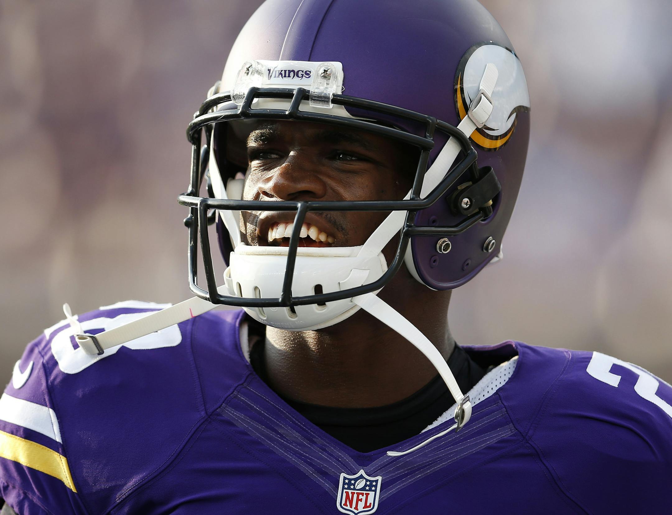 Minnesota Vikings running back Adrian Peterson (28) during pre game warm ups. ] CARLOS GONZALEZ cgonzalez@startribune.com - August 16, 2014 , Minneapolis, Minn., NFL, TCF Bank Stadium, Minnesota Vikings vs. Arizona Cardinals