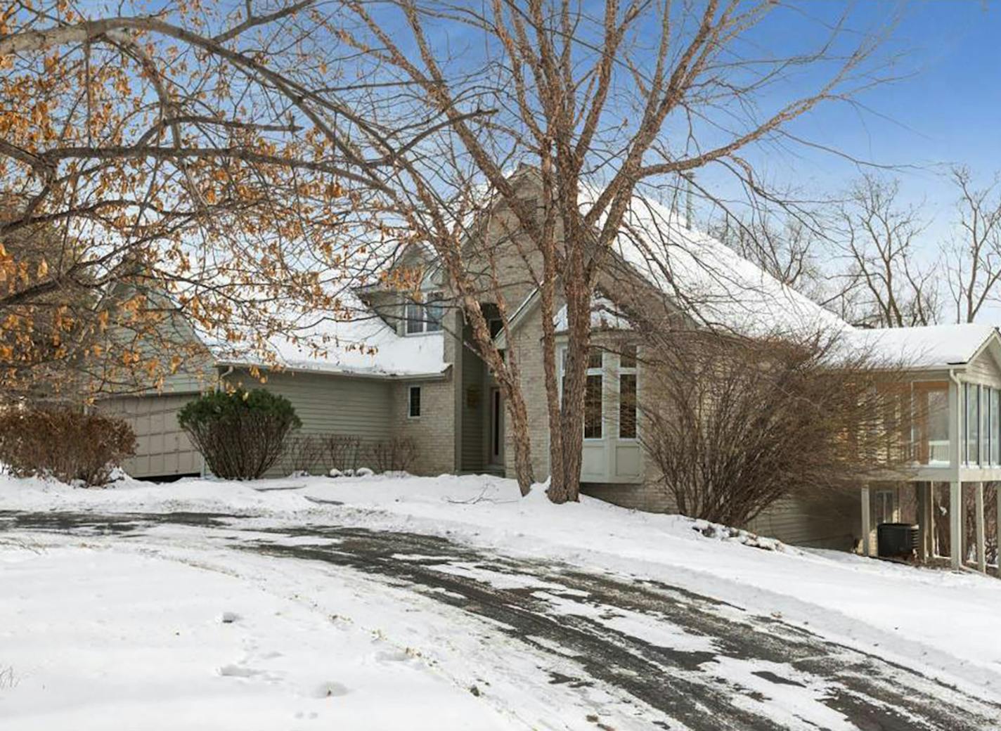 Shorewood
Built in 1988, this four-bedroom, four-bath house has 3,872 square feet and features a two-story foyer, vaulted ceilings, built-in bookcases, eat-in kitchen,, three-season porch, full finished walkout basement, deck and three-car attached garage. Listed by Dwight Erickson, EXP Realty, 612-270-8614.