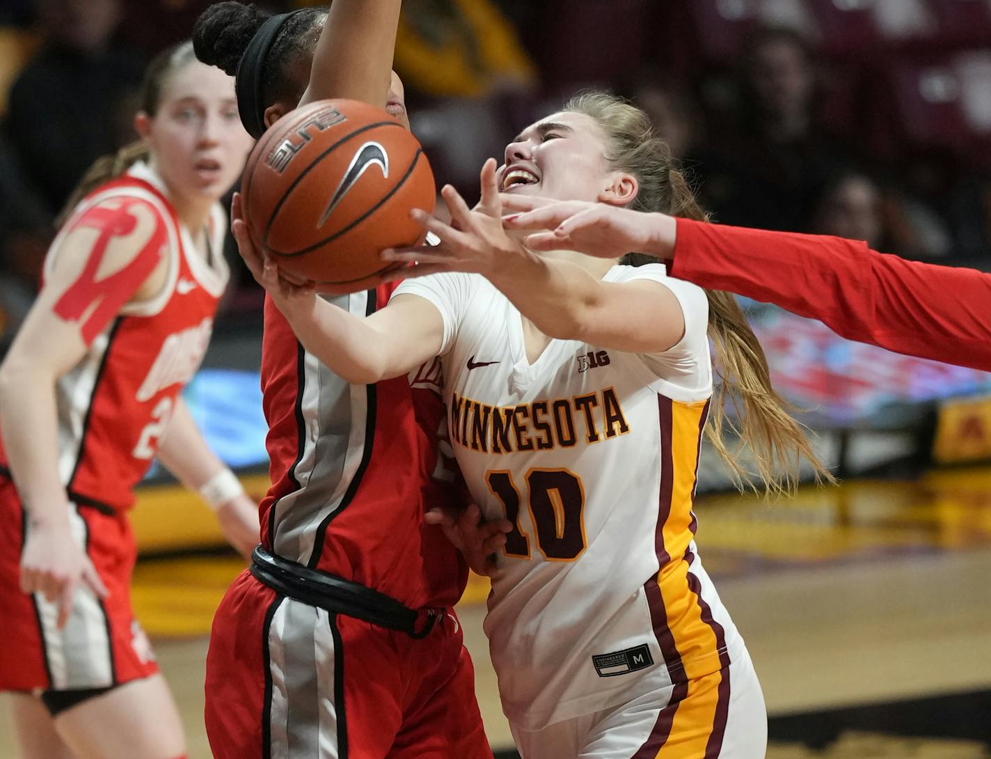 Minnesota Golden Gophers guard Mara Braun (10) gets fouled but does not get the call in Minneapolis, Minn., on Thursday, Jan. 5, 2023. U of M women Gophers take on Ohio State Buckeyes at Williams Arena. ] RICHARD TSONG-TAATARII • richard.tsong-taatarii @startribune.com