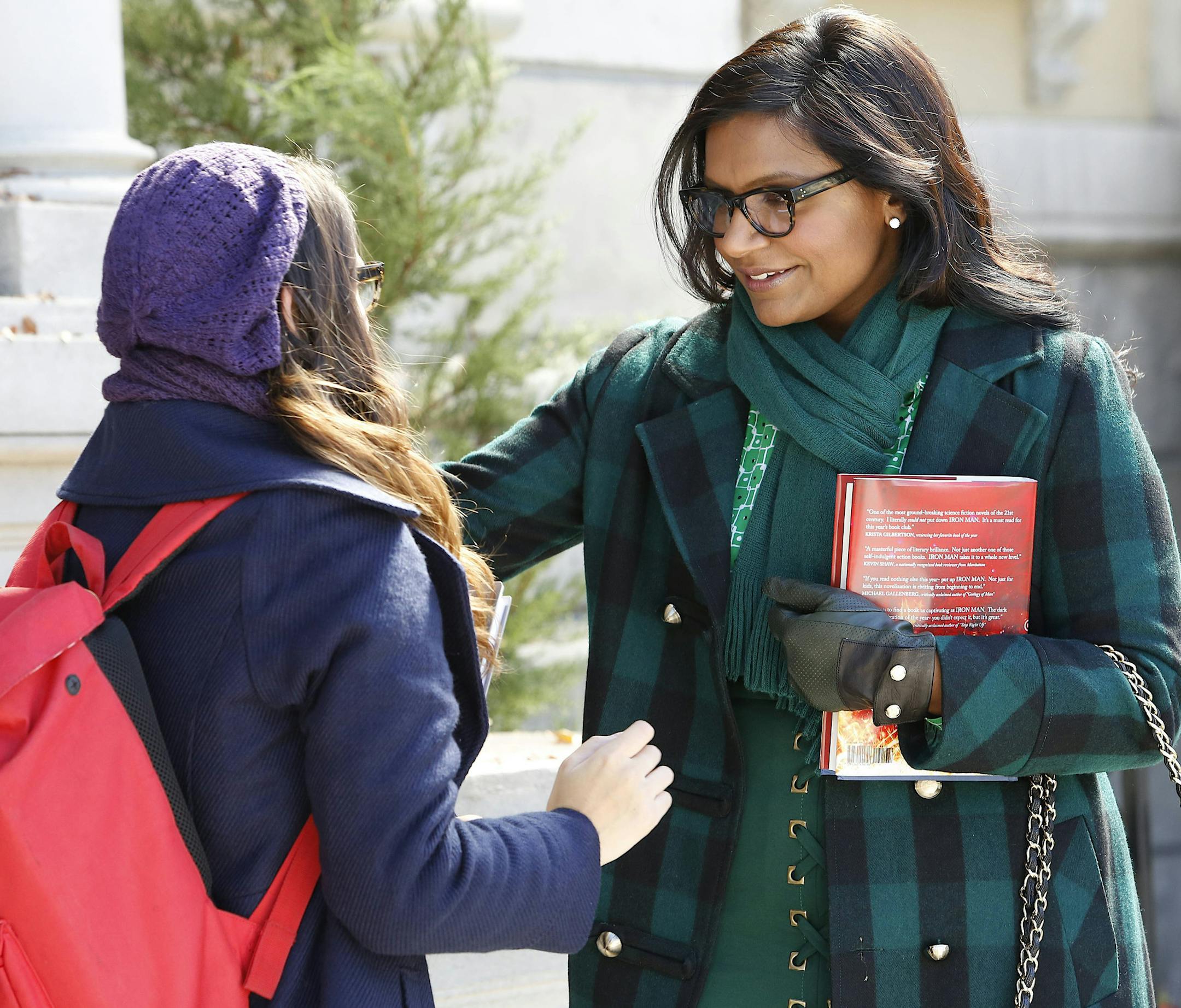 THE MINDY PROJECT: Mindy (Mindy Kaling, R) gives advice to Sophia (guest star Kara Crane, L) in the "Teen Patient" episode of THE MINDY PROJECT airing Tuesday, Nov. 27 (9:30-10:00 PM ET/PT) on FOX. ©2012 Fox Broadcasting Co. Cr: Greg Gayne/FOX