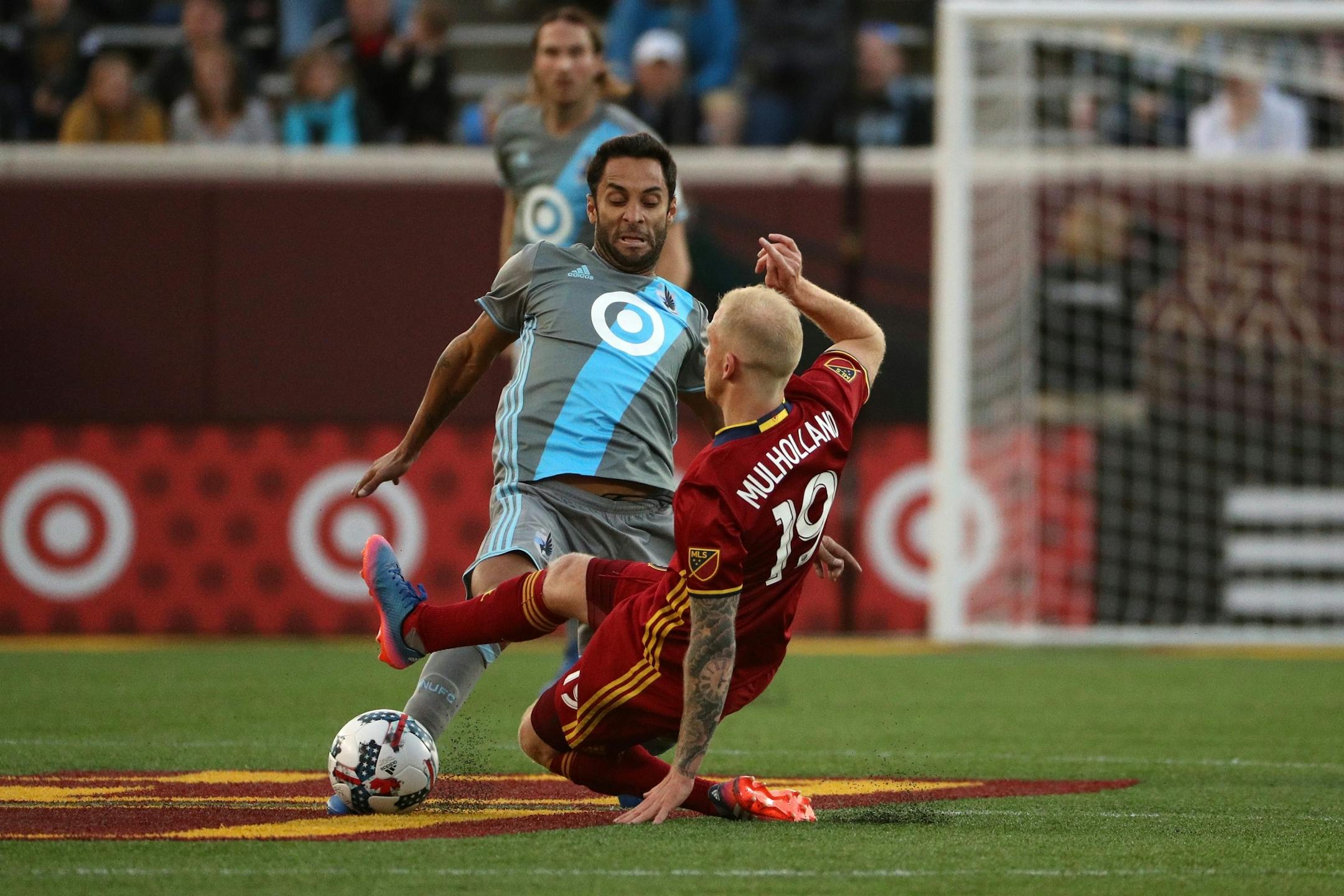 Minnesota United midfielder Ibson (7) went up against Real Salt Lake midfielder Luke Mulholland (19) for the ball in the first half.