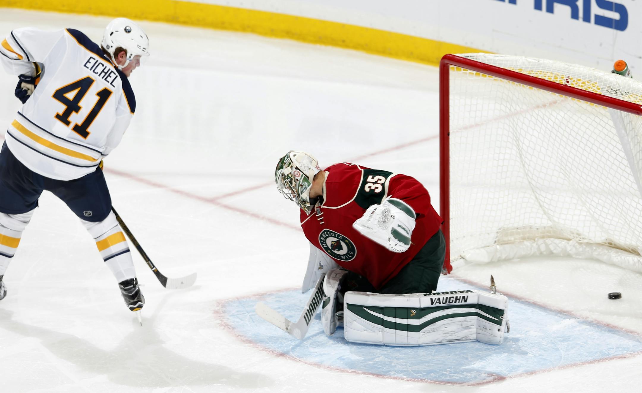Jack Eichel (41) of the Buffalo Sabres shot the puck past Minnesota Wild goalie Darcy Kuemper (35) for a shorthanded goal in the third period.