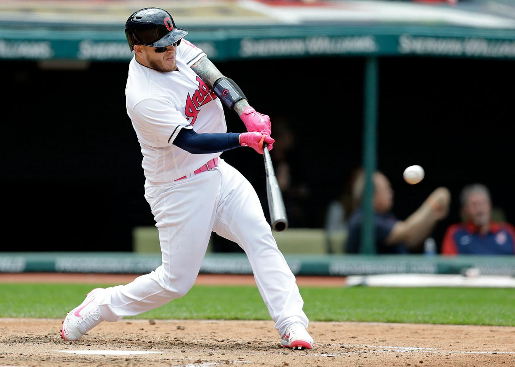 Cleveland Indians' Roberto Perez hits a single in the third inning of a baseball game against the Minnesota Twins, Sunday, May 14, 2017, in Cleveland.