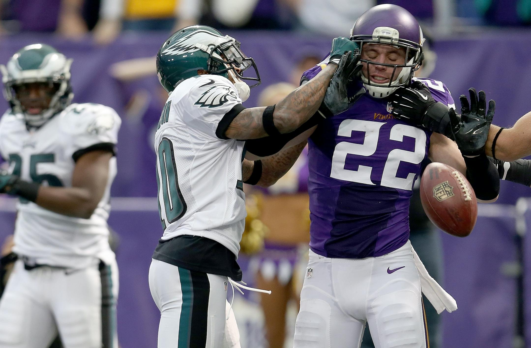 Philadelphia Eagles wide receiver DeSean Jackson (10) and Minnesota Vikings free safety Harrison Smith (22) were caught in an altercation in the end zone during the second quarter at Mall of America Field, Sunday, December 15, 2013 in Minneapolis, MN. (ELIZABETH FLORES/STAR TRIBUNE) ELIZABETH FLORES � eflores@startribune.com