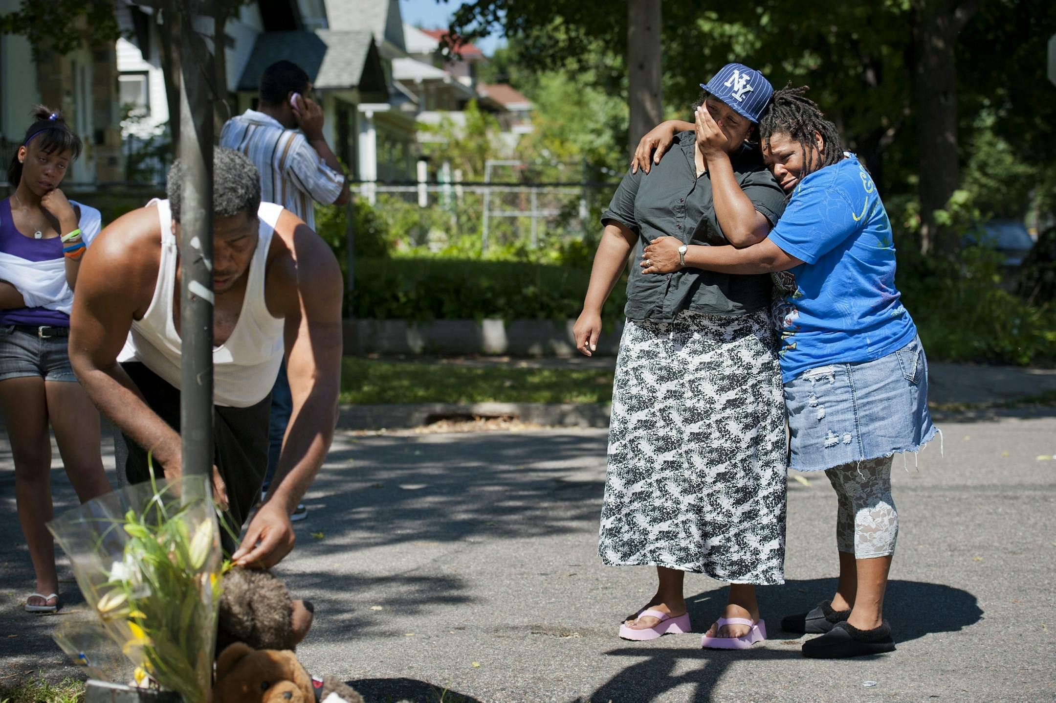 Cindy Braxton cried and was hugged by relative Priscilla Harris at a memorial for Braxton's slain son, 14-year-old Quantell Braxton.