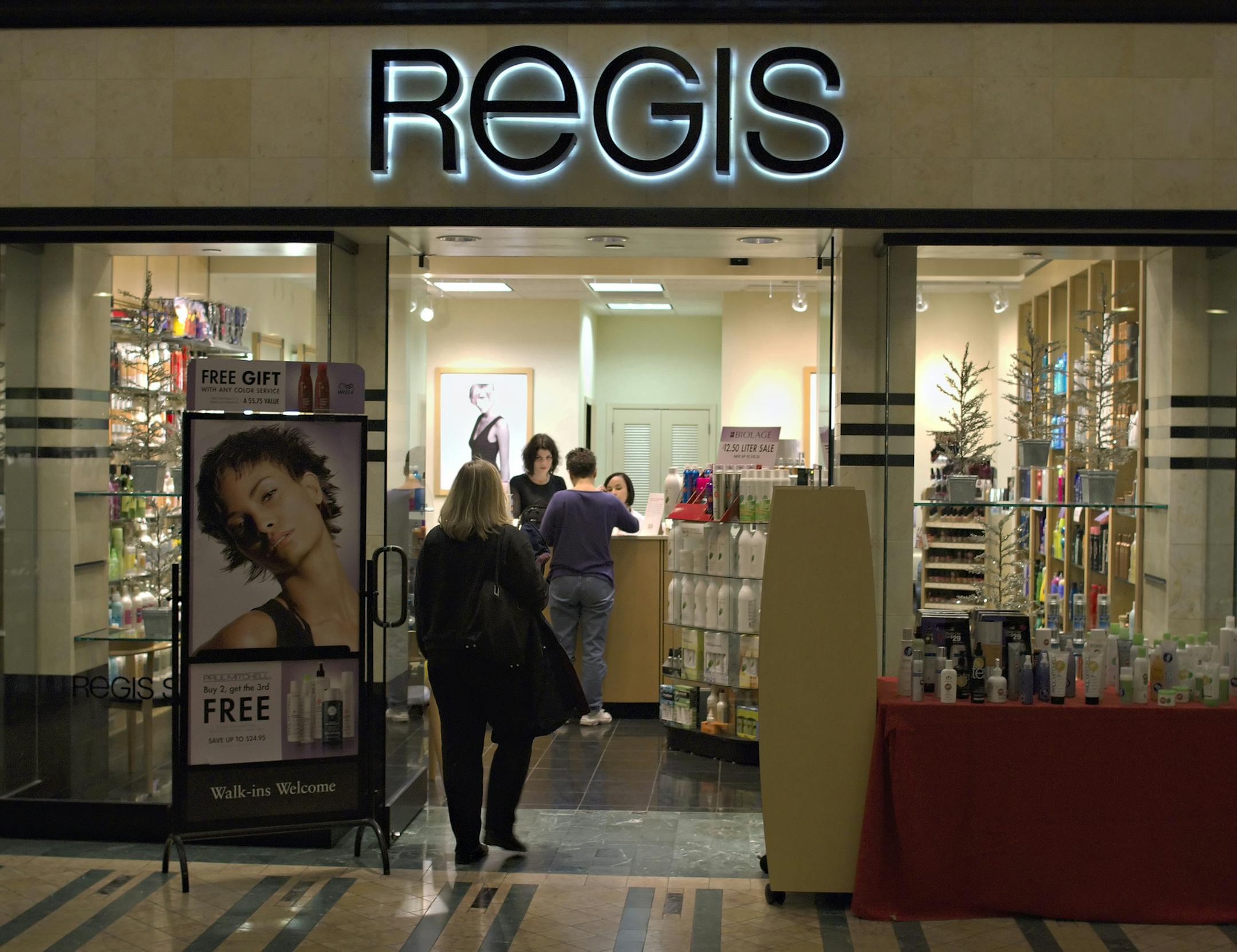 Regis is transitioning to a full franchise model for its salons. Pictured is a file photo of the salon in downtown Minneapolis. (David Brewster/Star Tribune)