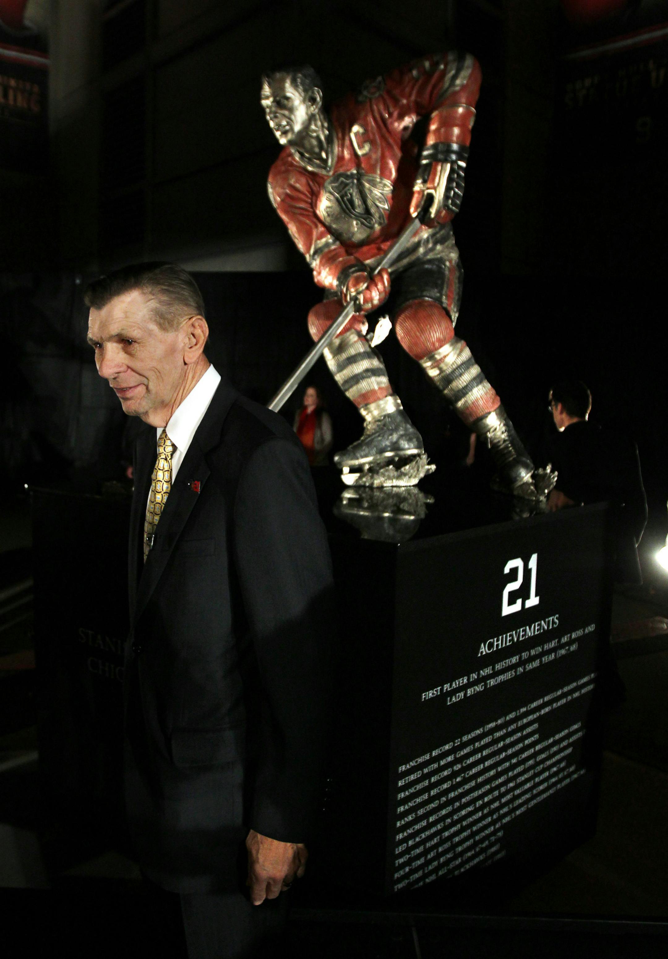 Stan Mikita passes by a likeness of himself after the unveiling of two bronze statues honoring Chicago Blackhawks legends Mikita and Bobby Hull before a game against the Colorado Avalanche at the United Center in Chicago, Illinois, on Saturday, October 22, 2011. Mikita, arguably the greatest player in Blackhawks history, died Tuesday after a long illness. He was 78. (Chris Sweda/Chicago Tribune/TNS)
