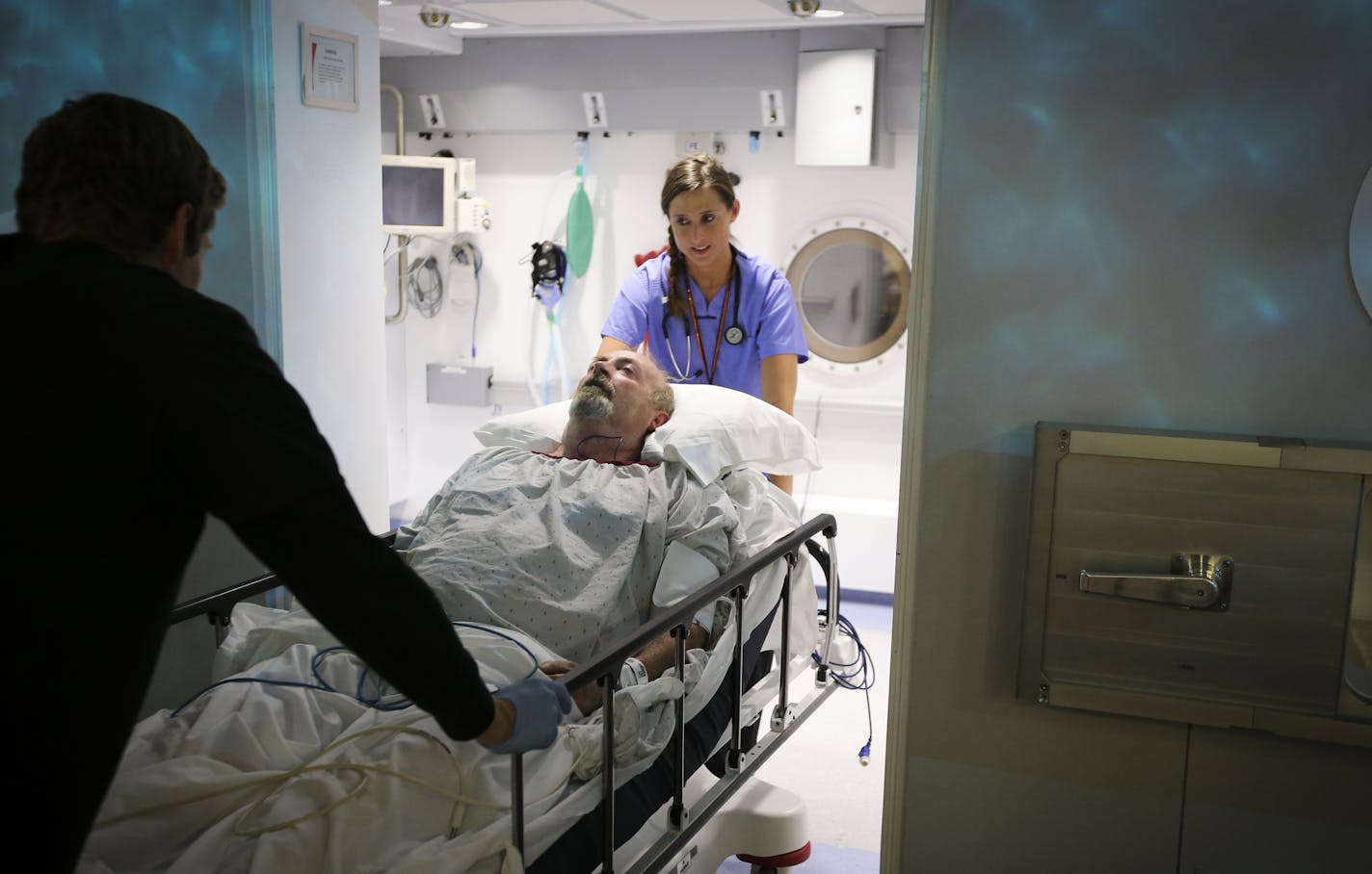 Terry Begnoche was wheeled into a hyperbolic chamber at HCMC in Minneapolis, Minn., on Friday, September 26, 2014, after a diving incident in Lake Superior that almost killed him. Nurse pictured is Kimberlee Nerling. ] RENEE JONES SCHNEIDER &#x2022; reneejones@startribune.com