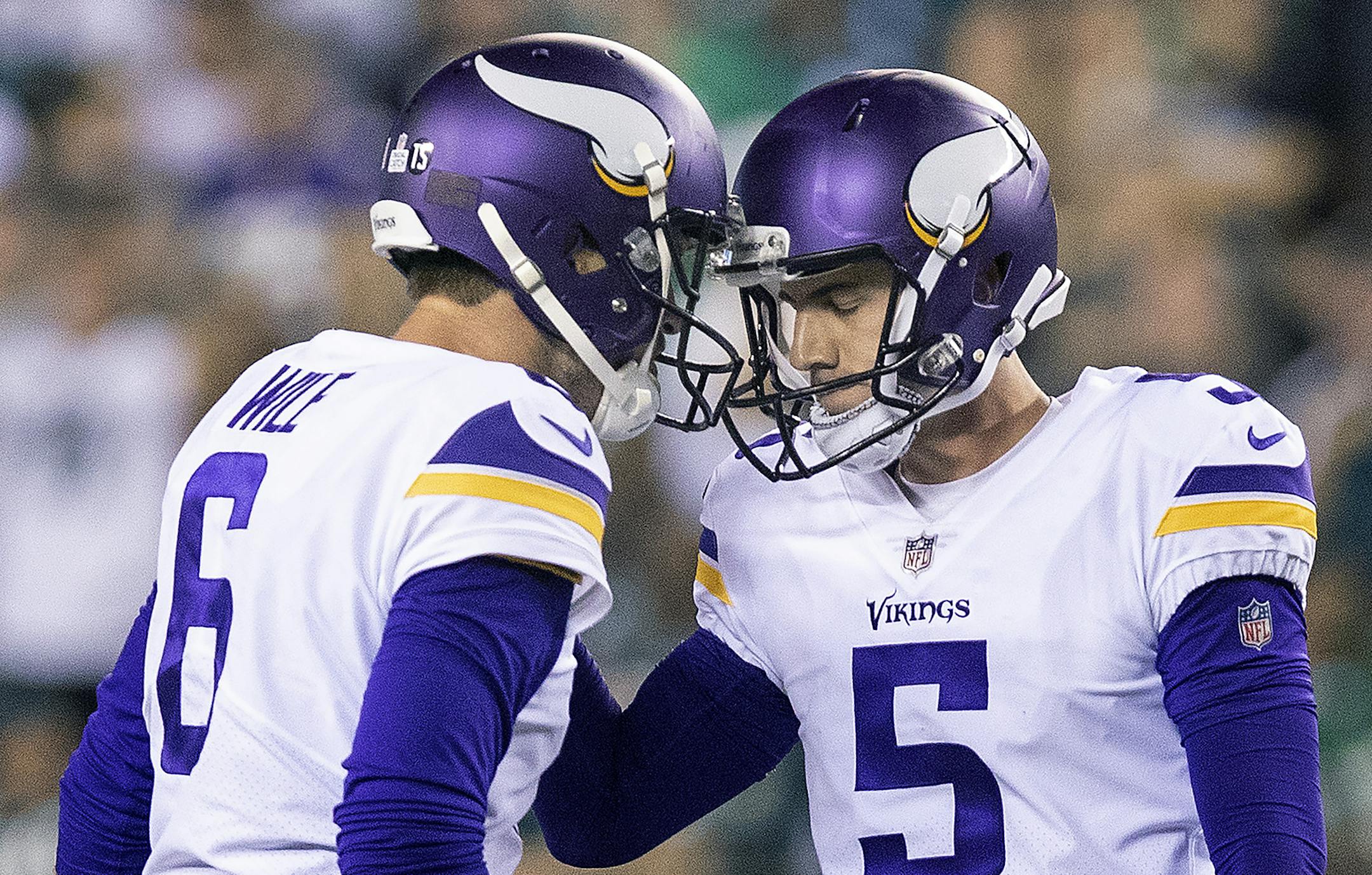 Vikings kicker Dan Bailey and Matt Wile (6) after a 52-yard field goal in the fourth quarter. ] CARLOS GONZALEZ ï cgonzalez@startribune.com ñ October 7, 2018, Philadelphia, PA, Lincoln Financial Field, NFL, Minnesota Vikings vs. Philadelphia Eagles