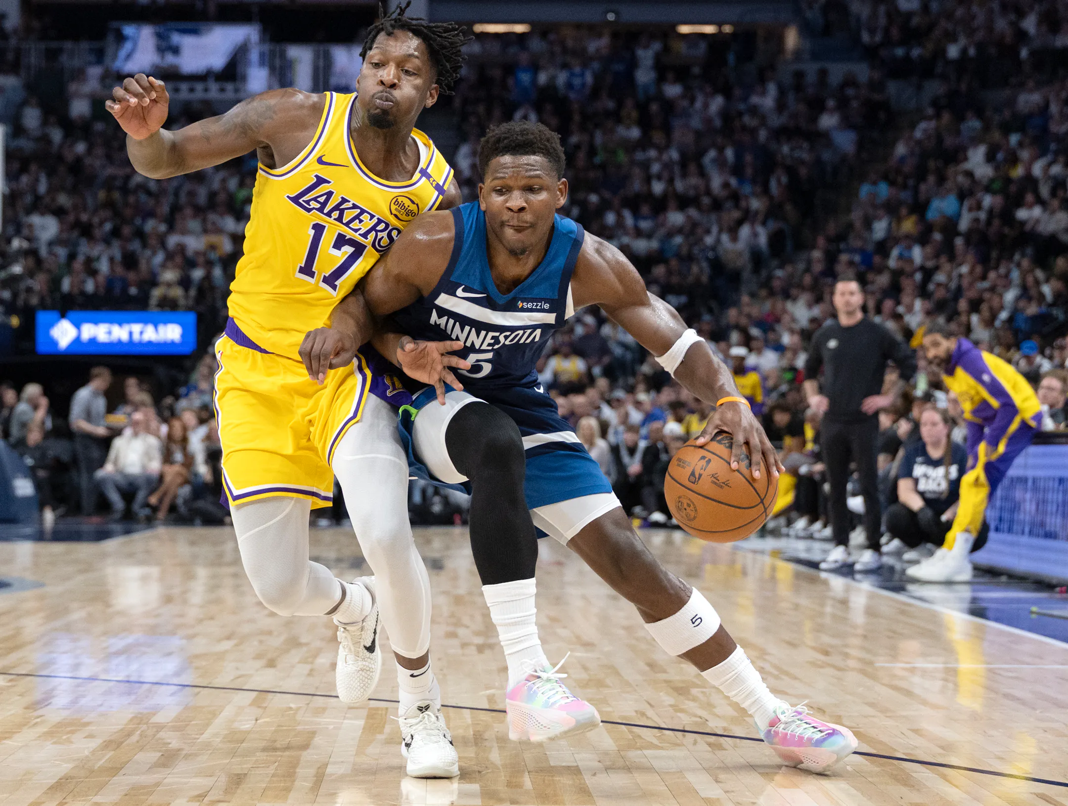 Timberwolves beat Lakers in Game 3 to take lead in NBA playoff series