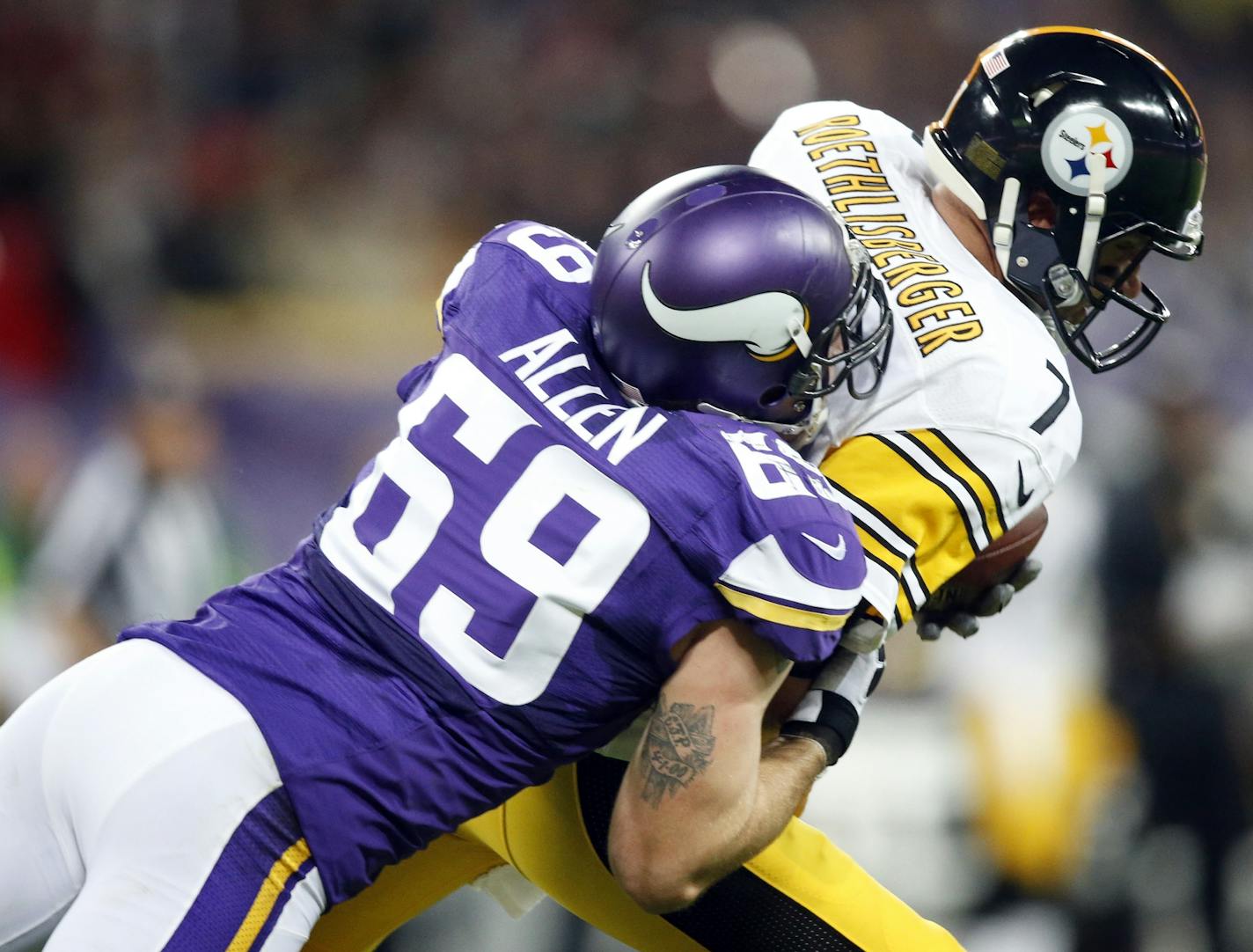 Minnesota Vikings defensive end Jared Allen (69)