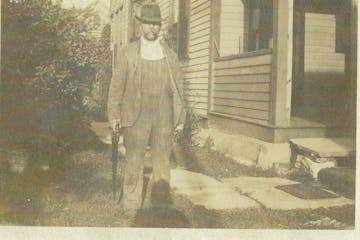 Andrew Essling, formerly Anders Jonasson and one of the twin sons in Carl Jonasson Essling’s family, in 1913 at the family farmhouse near Bernadotte