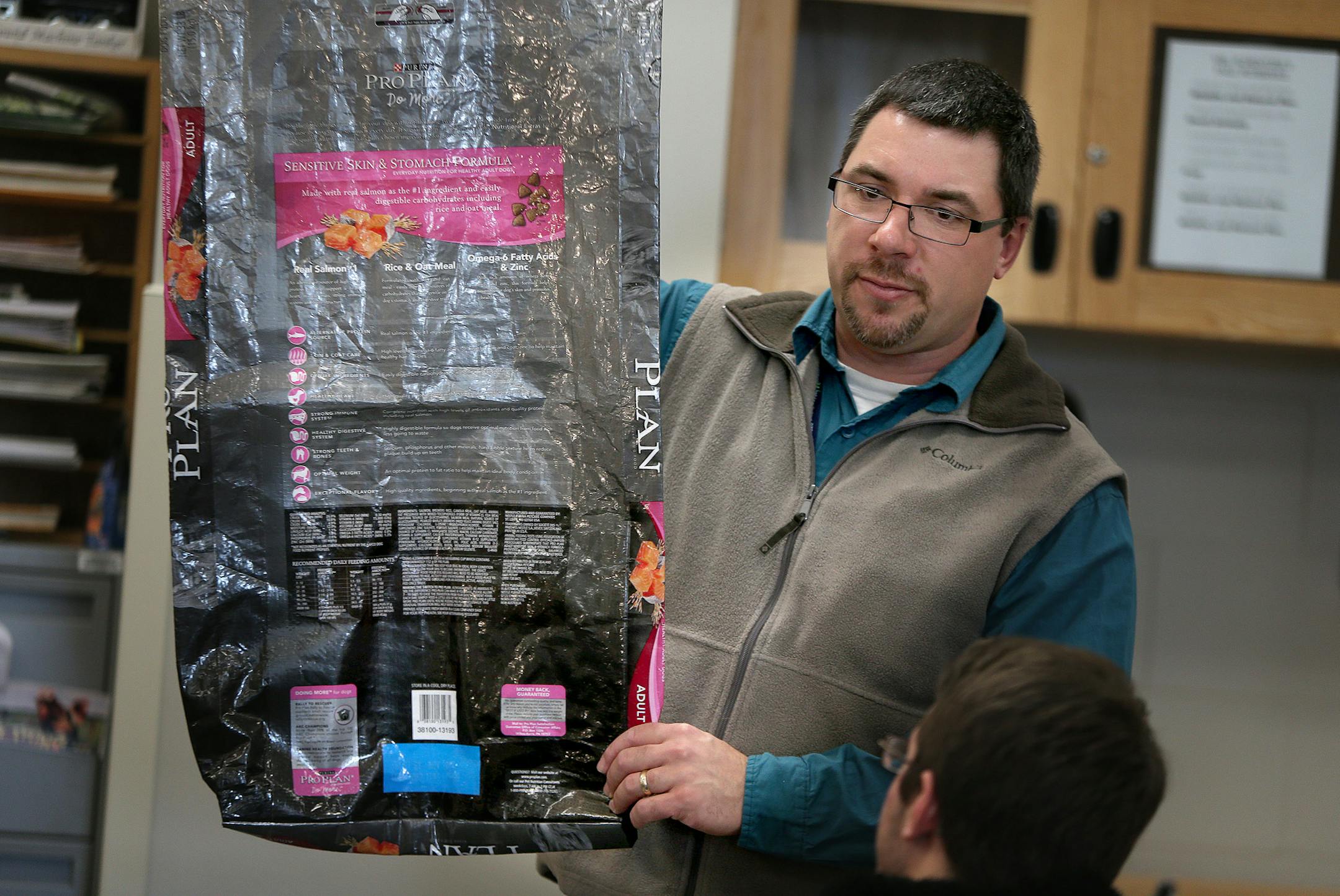 Farmington High School Agricultural Education teacher Ken Schentzel talked about the nutrients in animal food during a class lecture, Tuesday, October 22, 2013 in Famington, MN. (ELIZABETH FLORES/STAR TRIBUNE) ELIZABETH FLORES • eflores@startribune.com