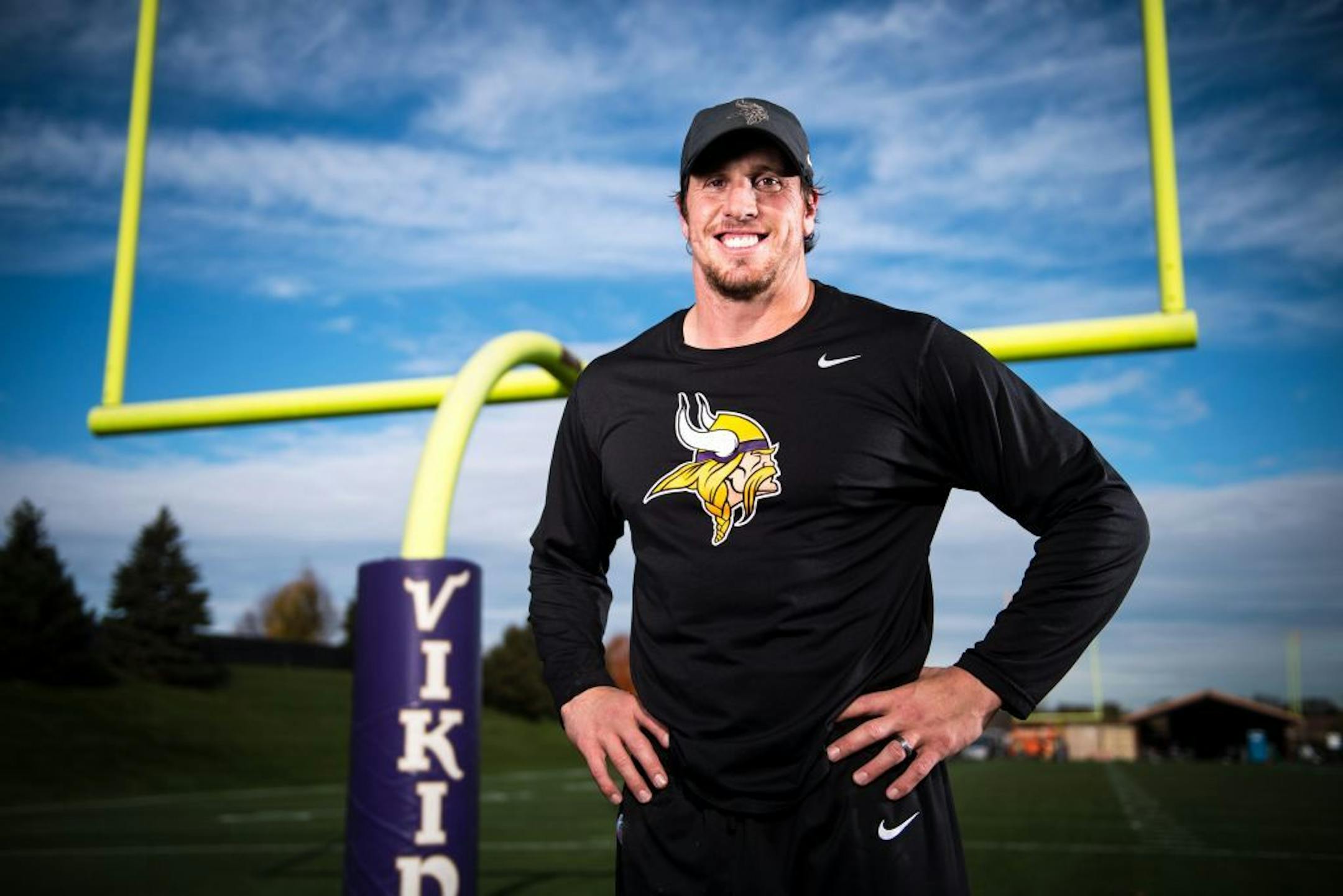 Minnesota Vikings linebacker Chad Greenway will announce his retirement on Tuesday.