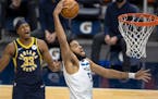 Minnesota Timberwolves Karl-Anthony Towns (32) dunked the ball in the first quarter.
