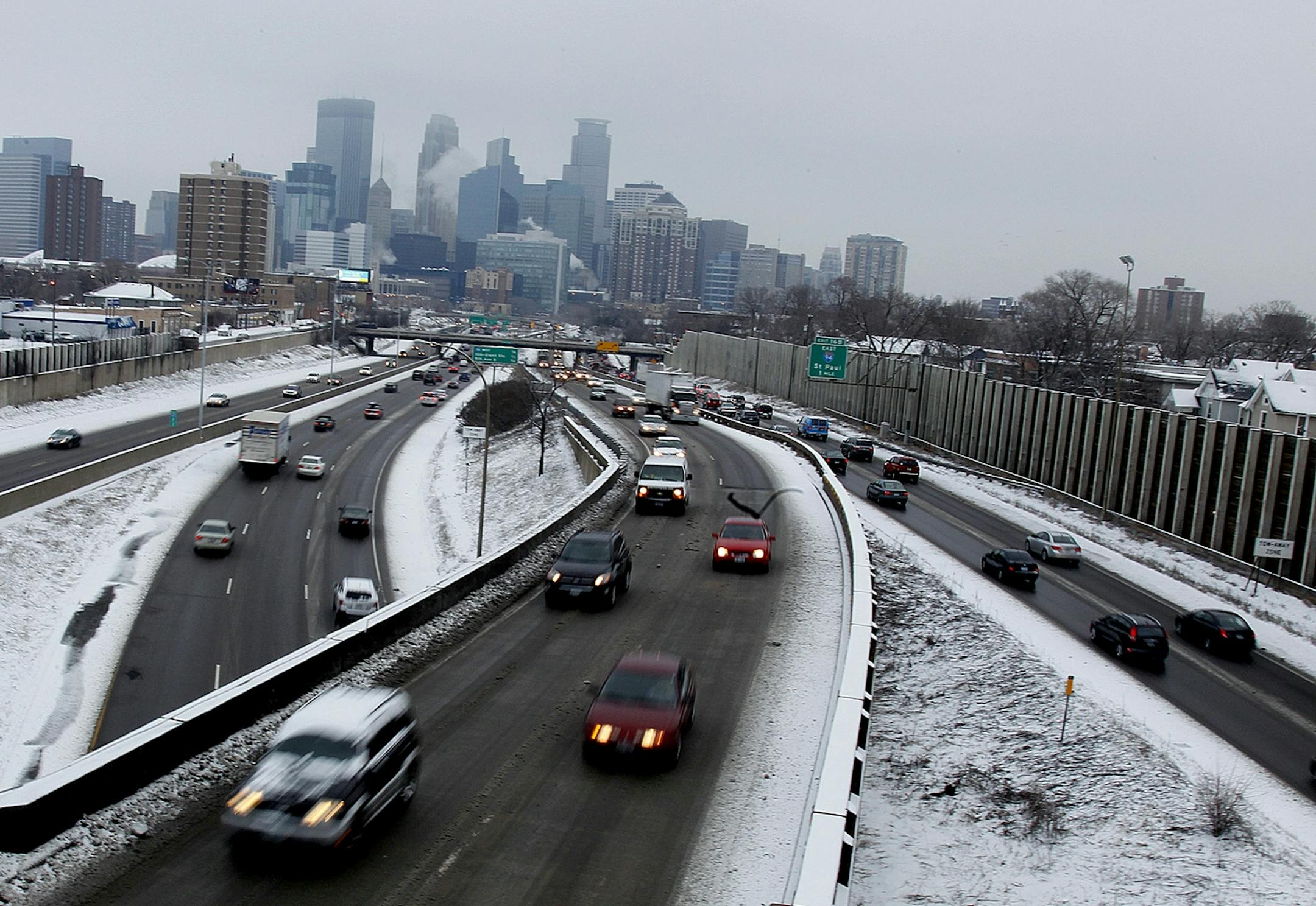 Commuters made their way to and from downtown in the early rush hour, Thursday, March 14, 2013.