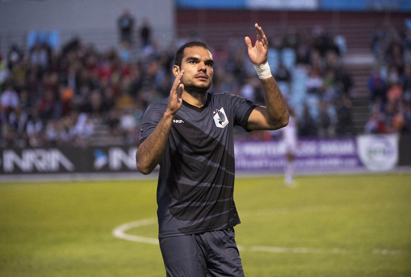 Minnesota United FC forward Pablo Campos (9) gestured to the crowd as he left the field of play in the second half Saturday night. ] Aaron Lavinsky &#x2022; aaron.lavinsky@startribune.com Minnesota United FC Played the Atlanta Silverbacks on Saturday, May 8, 2015 at the National Sports Center in Blaine. ORG XMIT: MIN1505092123210215