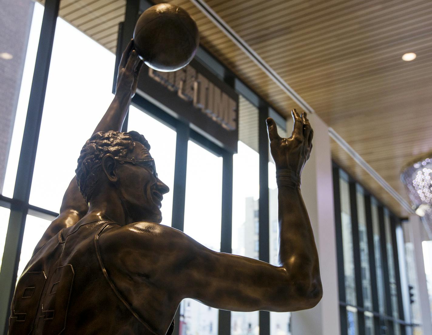 A statue of George Mikan in the lobby. ] LEILA NAVIDI &#xef; leila.navidi@startribune.com BACKGROUND INFORMATION: Media tour of the newly renovated Target Center in Minneapolis on Monday, October 16, 2017.