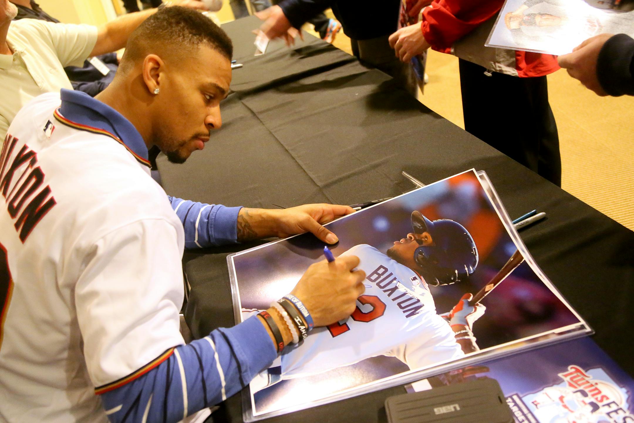 Minnesota Twins prospect Byron Buxton signed autographs at Twinsfest Friday, Feb. 23, 2015, at Target Field in Minneapolis, MN.](DAVID JOLES/STARTRIBUNE)djoles@startribune.com Twinsfest Friday, Feb. 23, 2015, at Target Field in Minneapolis, MN. ORG XMIT: MIN1501232021045880