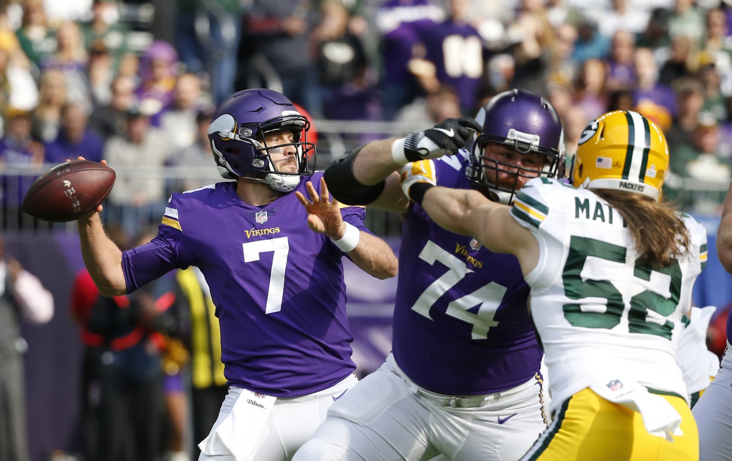 Minnesota Vikings quarterback Case Keenum (7) throws against the Green Bay Packers in the first half of an NFL football game in Minneapolis, Sunday, Oct. 15, 2017. (AP Photo/Bruce Kluckhohn)