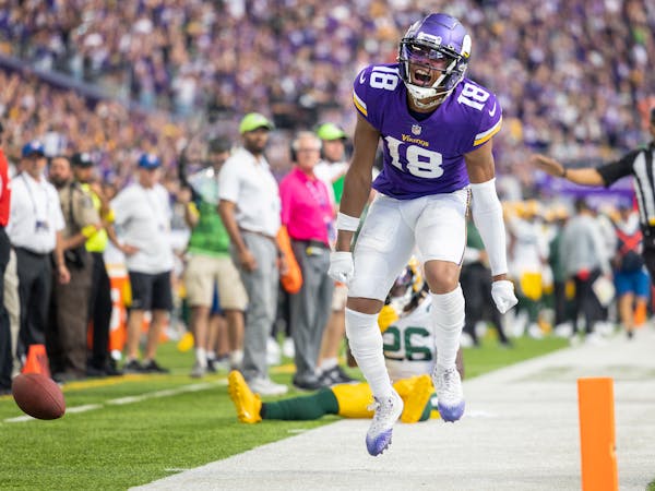 Grand opening: Vikings dominate Packers in every way possible