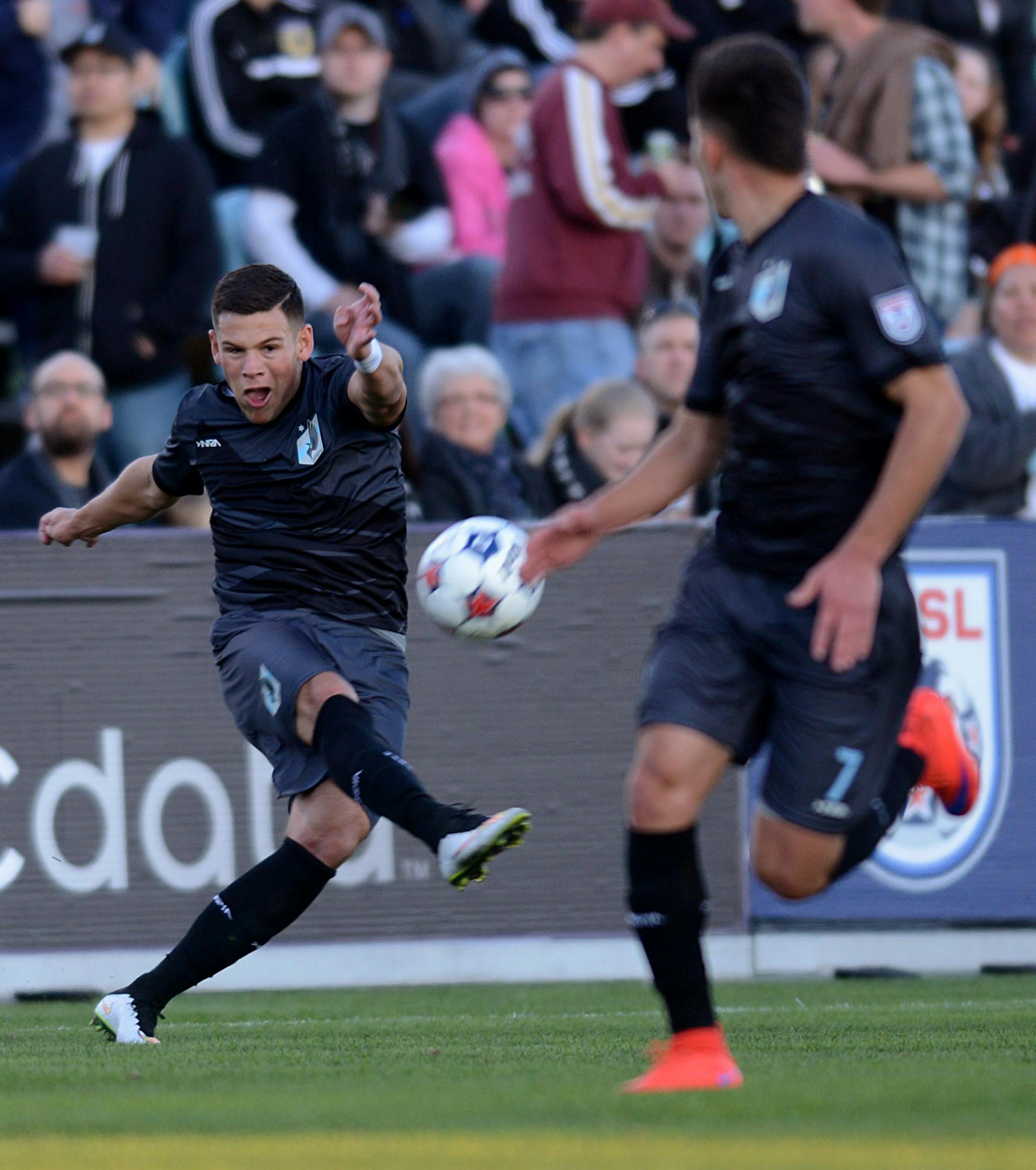 Christian Ramirez passes the ball to Kevin Venegas during the first half. ] BRIDGET BENNETT SPECIAL TO THE STAR TRIBUNE • bridget.bennett@startibune.com United home-opener against San Antonio April 25, 2015 at National Sports Center in Blaine, MN. The final score was a tie 2-2