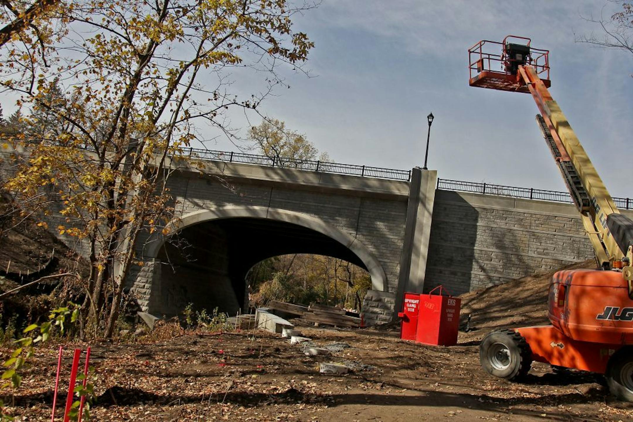 Construction stopped momentarily as local residents and business owners held an official ribbon cutting ceremony to open the Lyndale Avenue Bridge, Monday, October 15, 2012 in Minneapolis, MN. (ELIZABETH FLORES/STAR TRIBUNE) ELIZABETH FLORES � eflores@startribune.com