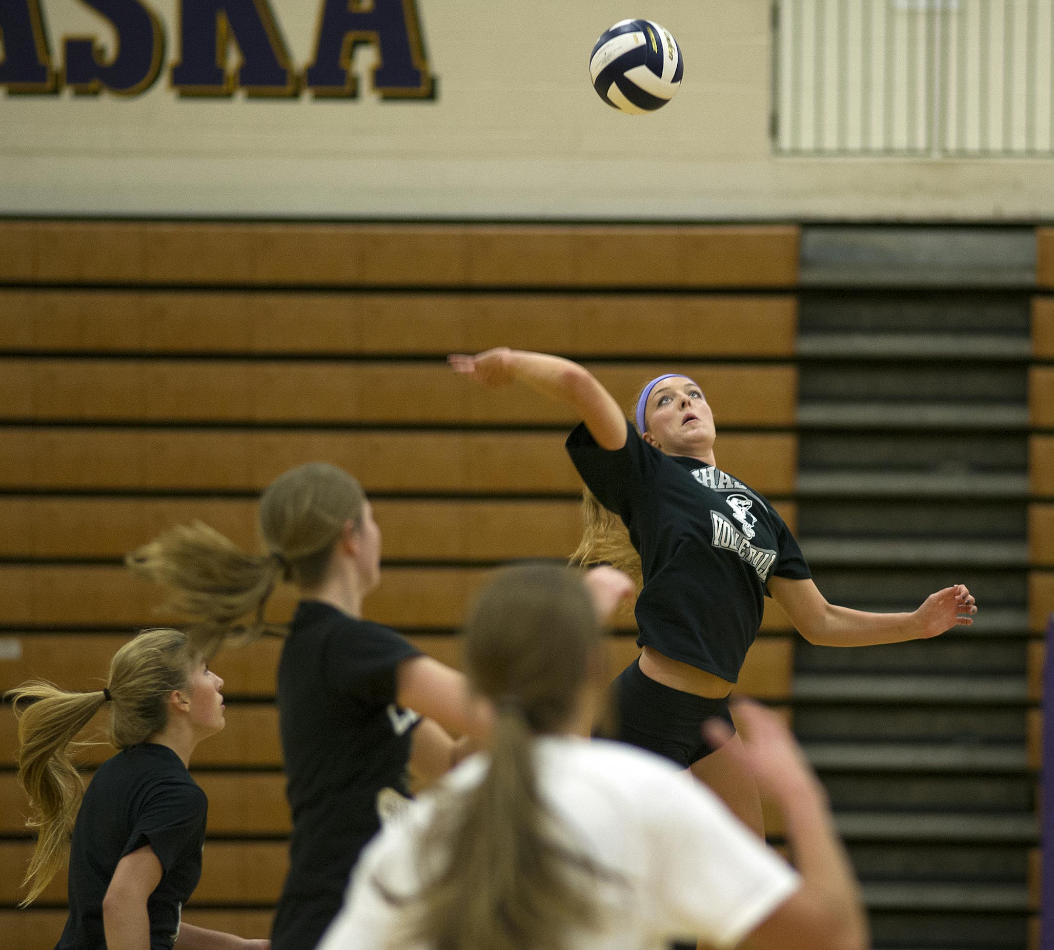 The Chaska girls volleyball team practices Thursday morning at Chaska Senior High School. ] (Matthew Hintz, 082114, Chaska)