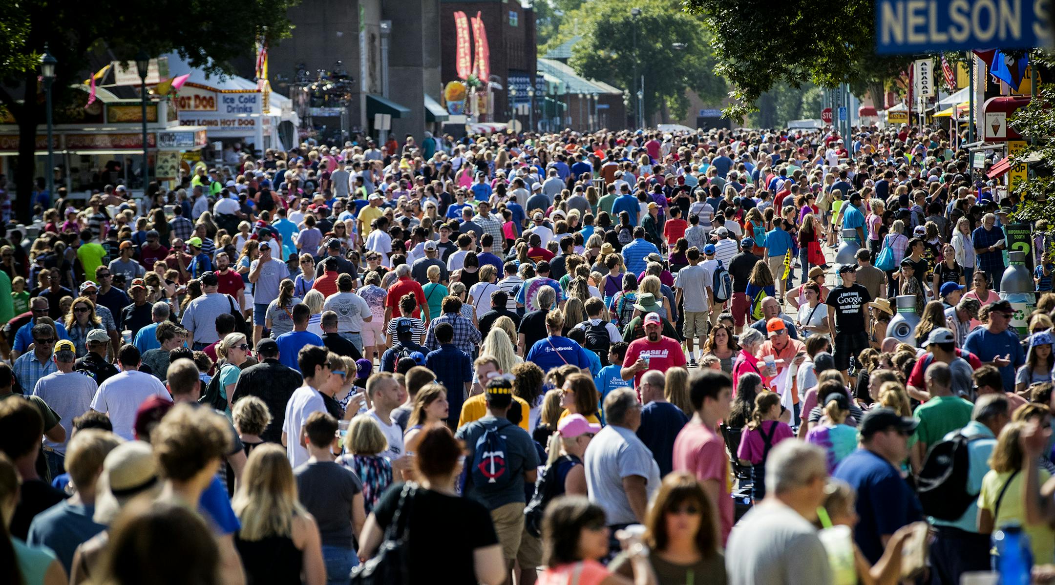 Crowds on day one of the Minnesota State Fair in Falcon Heights, Minn., on August 25, 2016. ] RENEE JONES SCHNEIDER ¥ renee.jones@startribune.com ORG XMIT: MIN1608251802450473