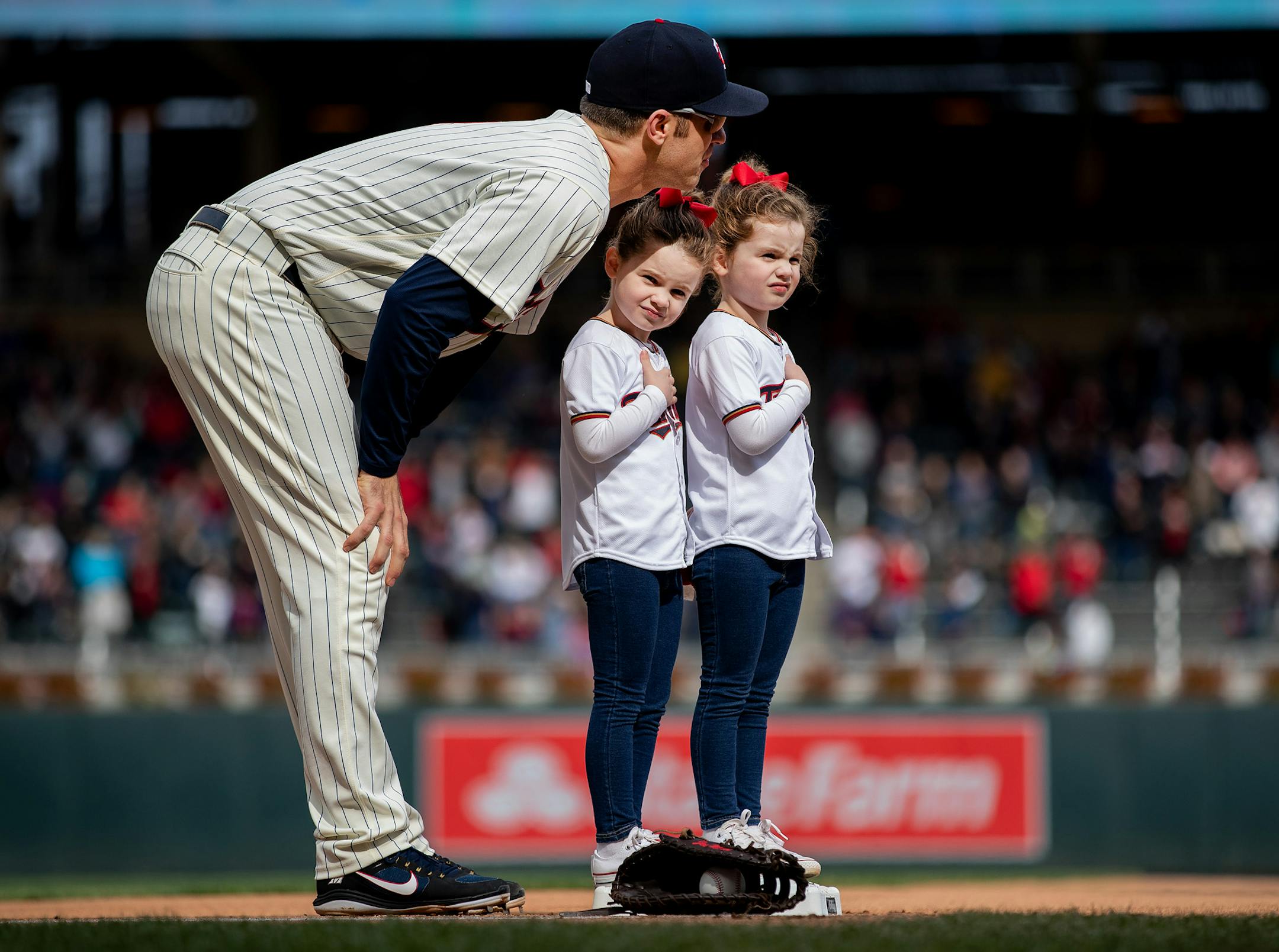 Minnesota Twins first baseman Joe Mauer was greeted by his twin daughters before the start of the game. ] CARLOS GONZALEZ ï cgonzalez@startribune.com ñ September 30, 2018, Minneapolis, MN, Target Field, MLB, Minnesota Twins vs. Chicago White Sox