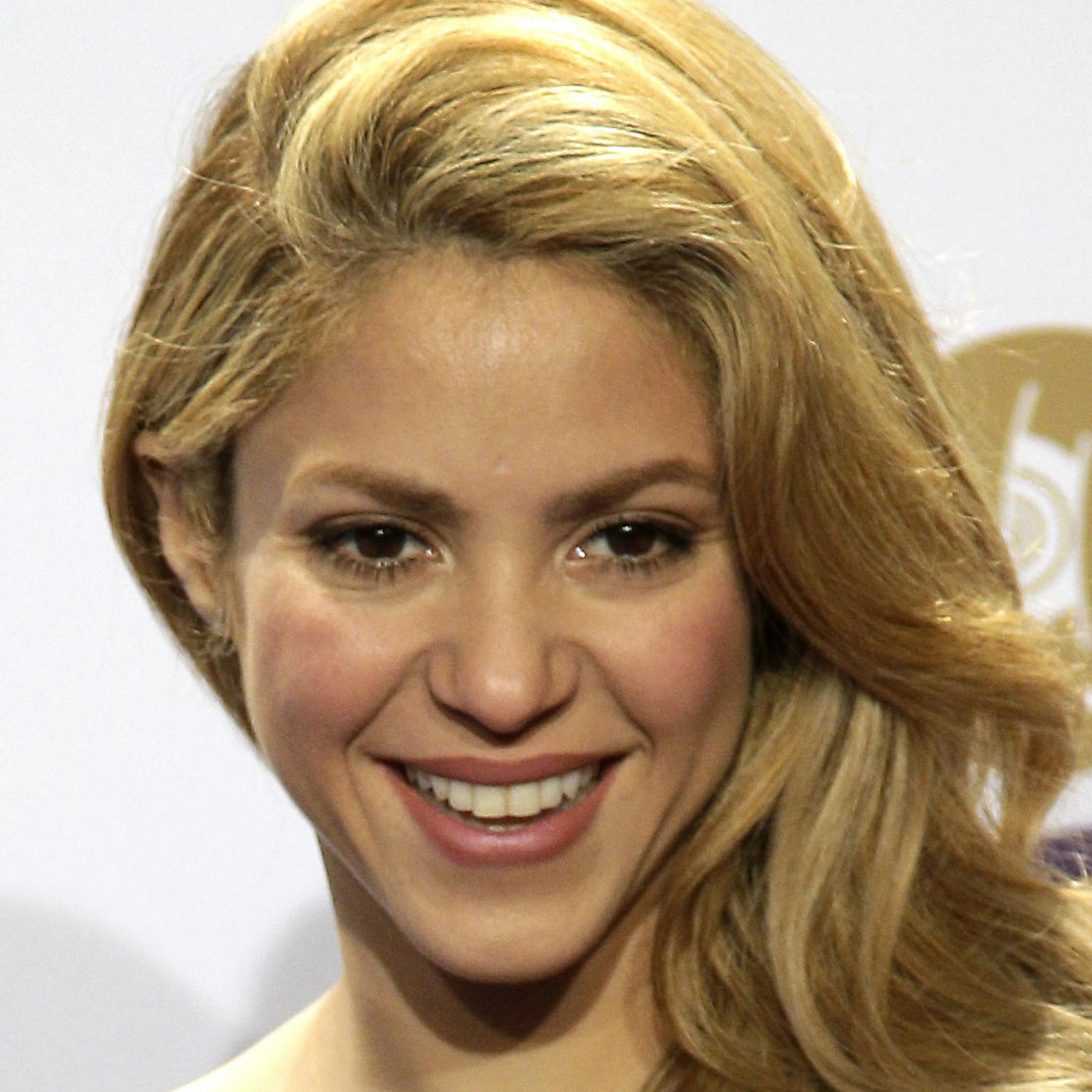 Singer Shakira from Columbia waves as she arrives for the Echo 2014 music awards show in Berlin, Germany, Thursday, March 27, 2014. (AP Photo/Michael Sohn)