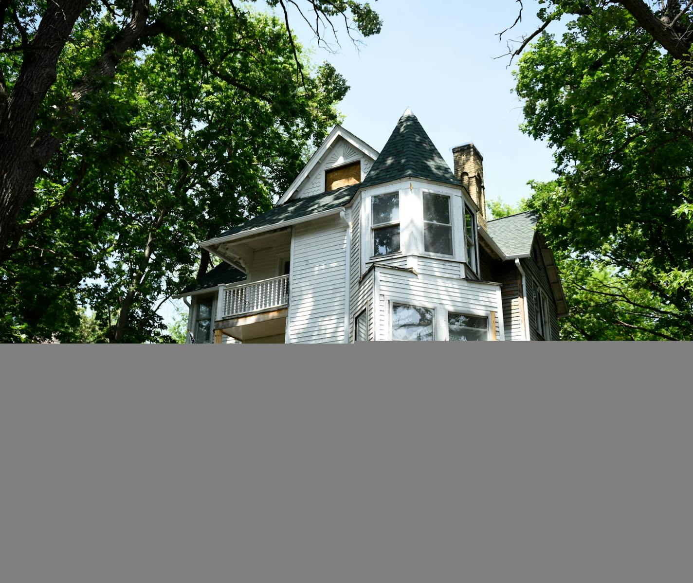 The home purchased by TV reality star Nicole Curtis in Minneapolis Thursday. ] AARON LAVINSKY &#xef; aaron.lavinsky@startribune.com Ten months after she was supposed to finish rehabbing a north Minneapolis home, TV reality star Nicole Curtis has butted heads with people in the neighborhood because it still sits vacant. The house, which she bought in 2012 for $2 based on a trusted track record in the Twin Cities, has been a source of controversy between her and the city and was supposed to pass t