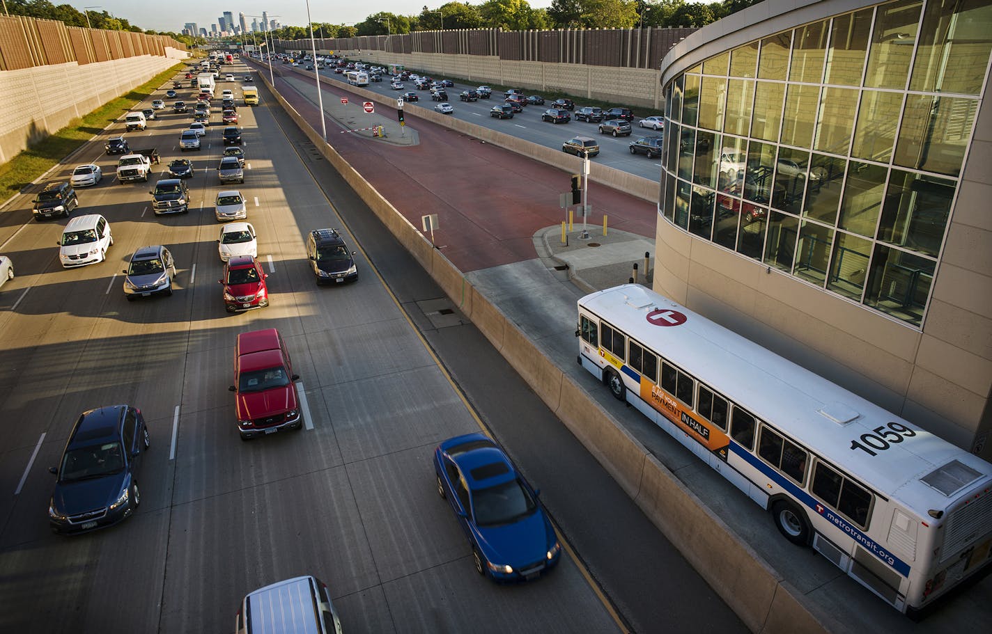 The planned Orange Line, a $150 million bus-rapid transit project along I-35W, will likely get a much nicer response from state lawmakers than either light-rail project currently in the works. The line, linking Burnsville with downtown Minneapolis, is slated to begin service in 2017 and will be using the station at 46th St. and I-35W. ]Richard Tsong-Taatarii/rtsong-taatarii@startribune.com ORG XMIT: MIN1509210947420002