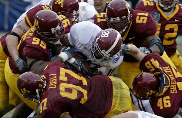 The Gophers defeated Alabama 20-16 in the 2004 Music City Bowl in Nashville.