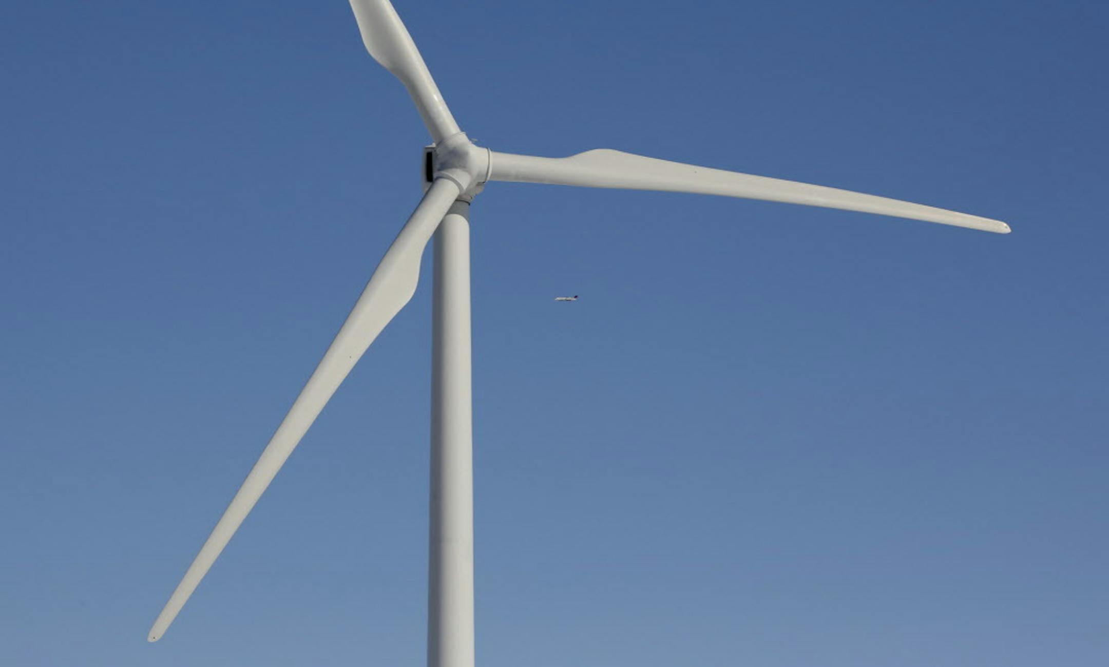 The blades on this wind turbine slowly turned at the Eolos Wind Research Station in Coates, Min., Tuesday, March 19, 2013. ] (KYNDELL HARKNESS/STAR TRIBUNE) kyndell.harkness@startribune.com