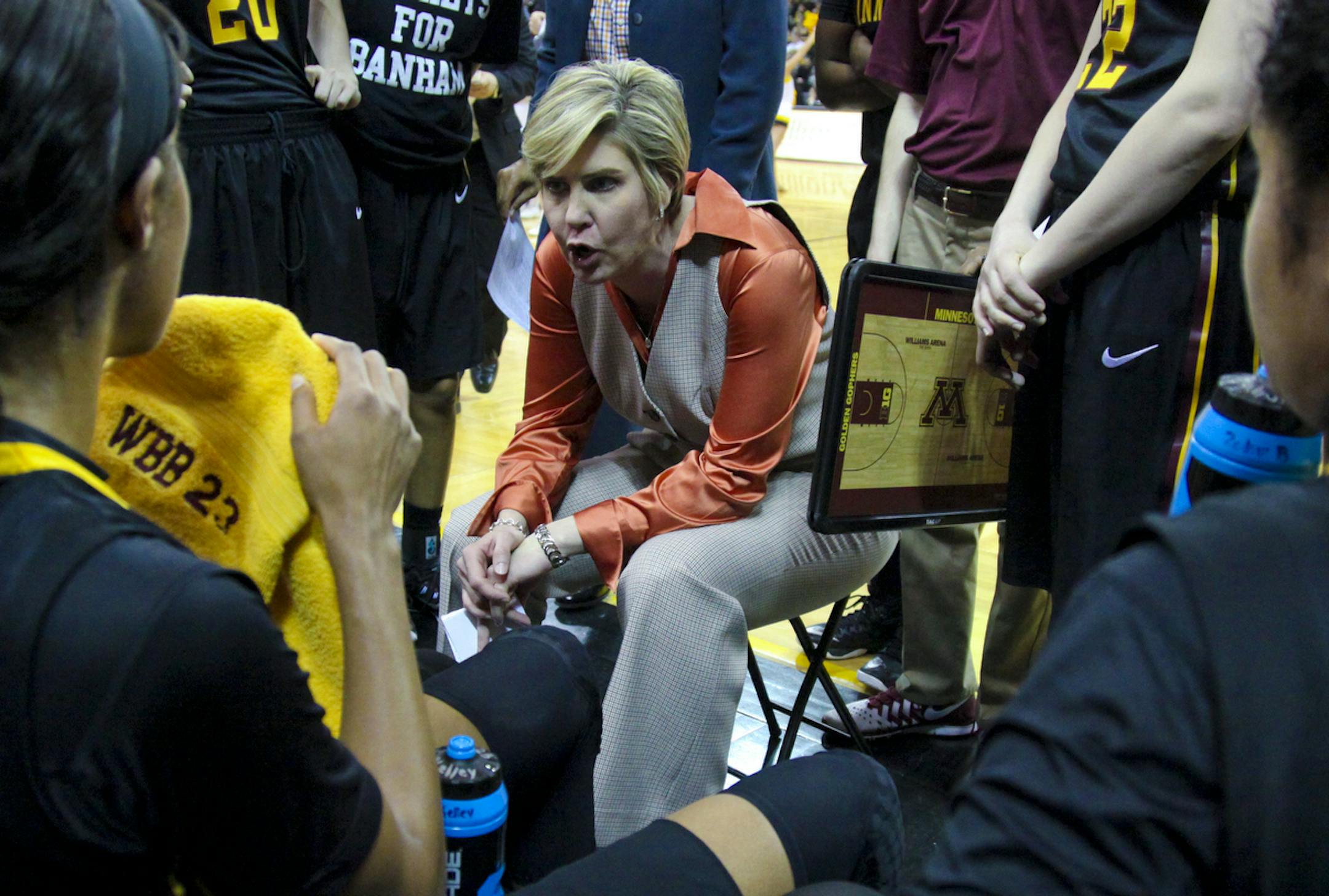 Minnesota head coach Marlene Stollings, center, talks with her team during the second half of an NCAA college basketball game against Iowa, Sunday, March 1, 2015, in Iowa City, Iowa. (AP Photo/Matthew Holst)