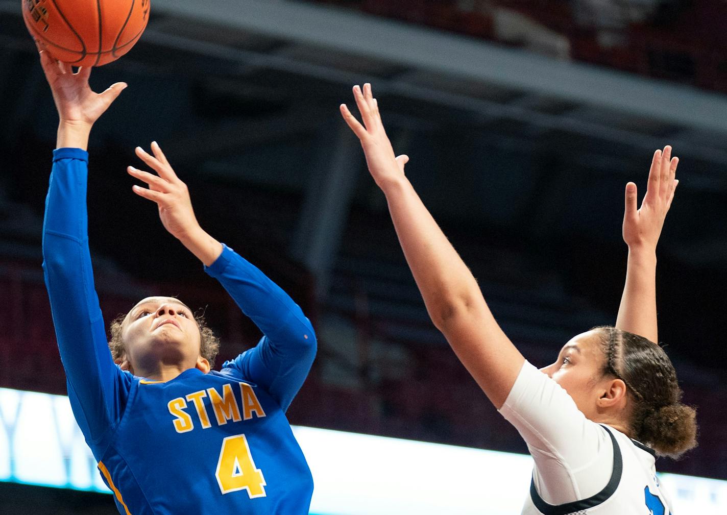 St. Michael-Albertville guard Tessa Johnson (4) attempts a layup in the second half of the MSHSL girls' basketball 4A state championship Saturday, March 19, 2022 at Williams Arena in Minneapolis, Minn. ]