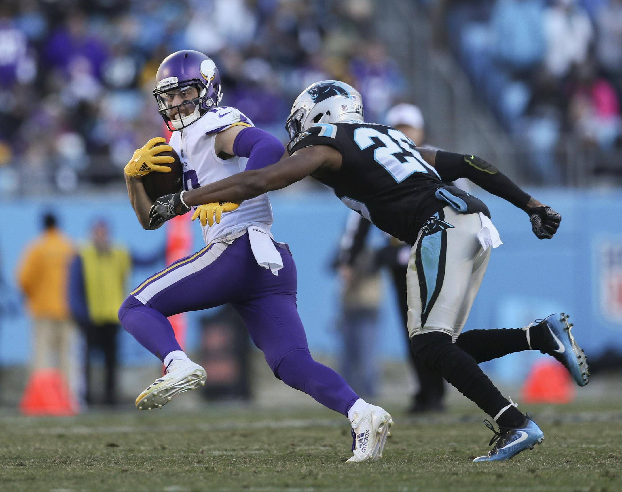 Vikings Adam Thielen breaks away from Panthers Daryl Worley and picks up 7 yards on the play in the 4th quarter. ] Minnesota Vikings vs Carolina Panthers - Bank of America Stadium
BRIAN PETERSON ï brian.peterson@startribune.com
Charlotte, NC 12/10/2017