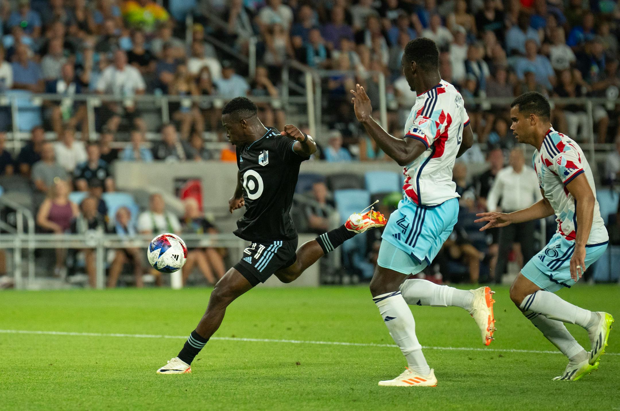 Minnesota United forward Bongokuhle Hlongwane (21) wound up on his second goal in the second half.