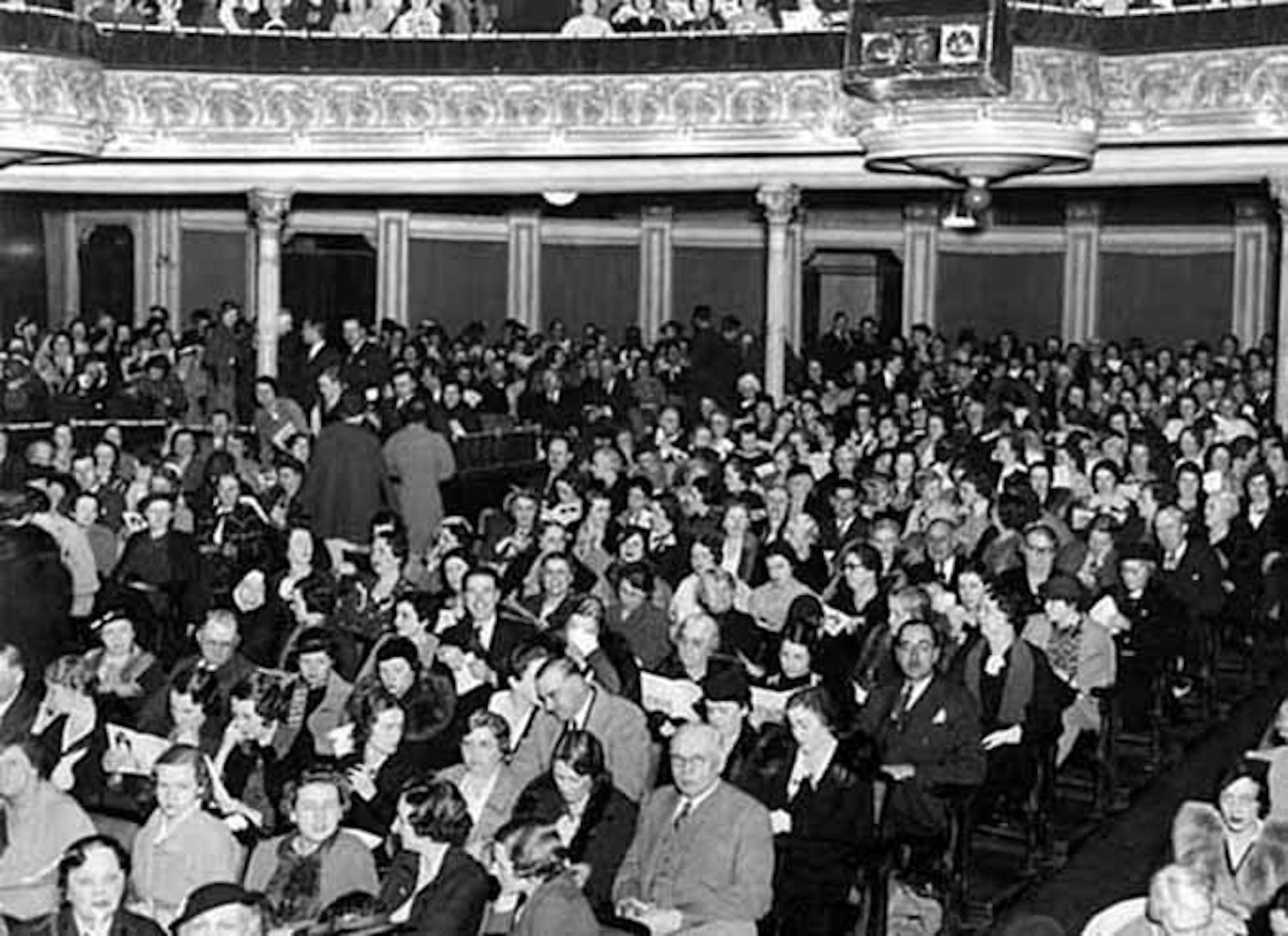 Minnesota Historical Society The interior of the Metropolitan, 100 East Sixth Street, St. Paul, in 1935
