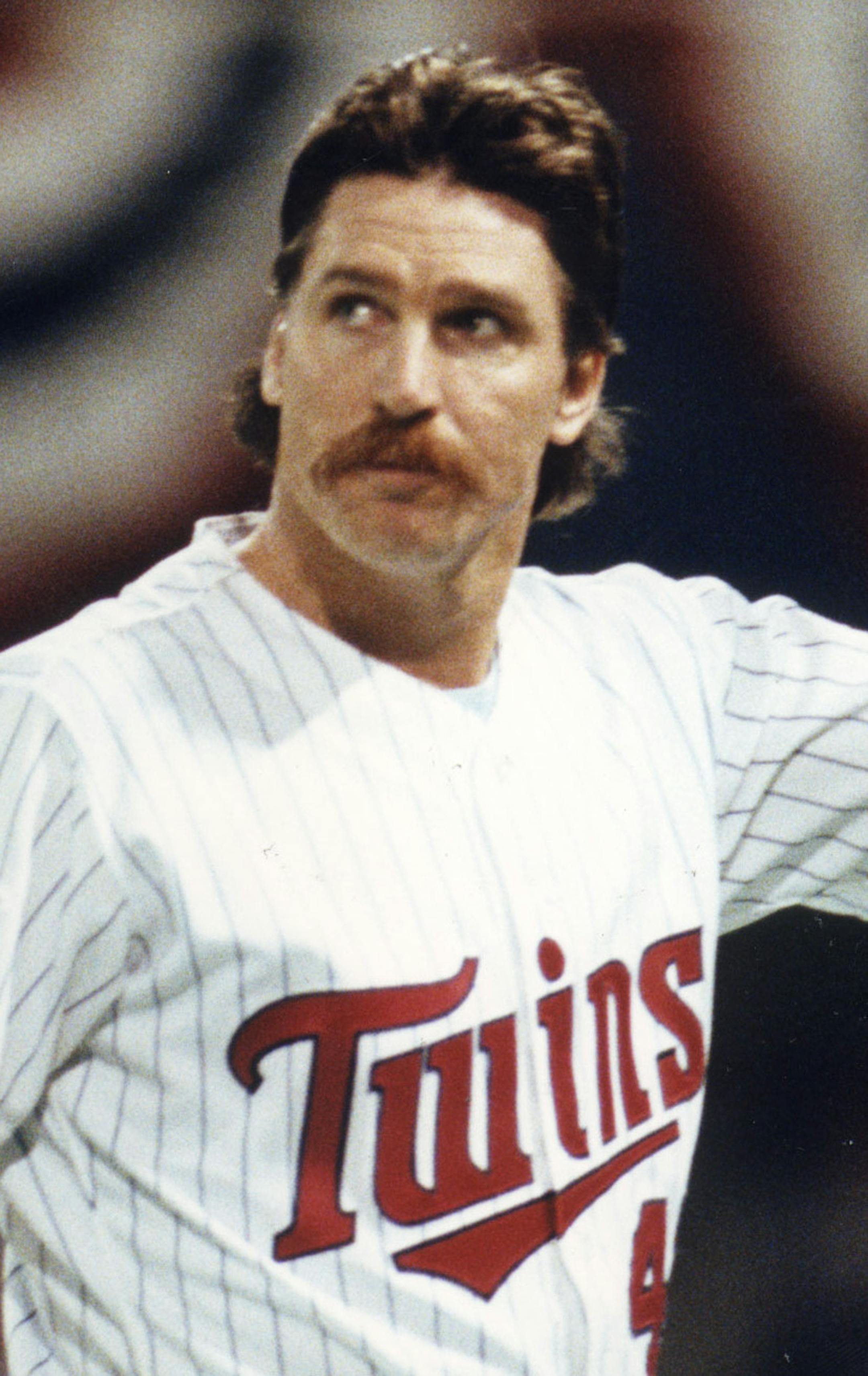 2JACK20 Jack Morris, baseball pitcher, leaves the game in the eighth inning of Game One of the 1991 World Series at the Metrodome in Minneapolis, playing against the Atlanta Braves. Star Tribune photo by Bruce Bisping, October 19, 1991. ORG XMIT: MIN2012111819561287