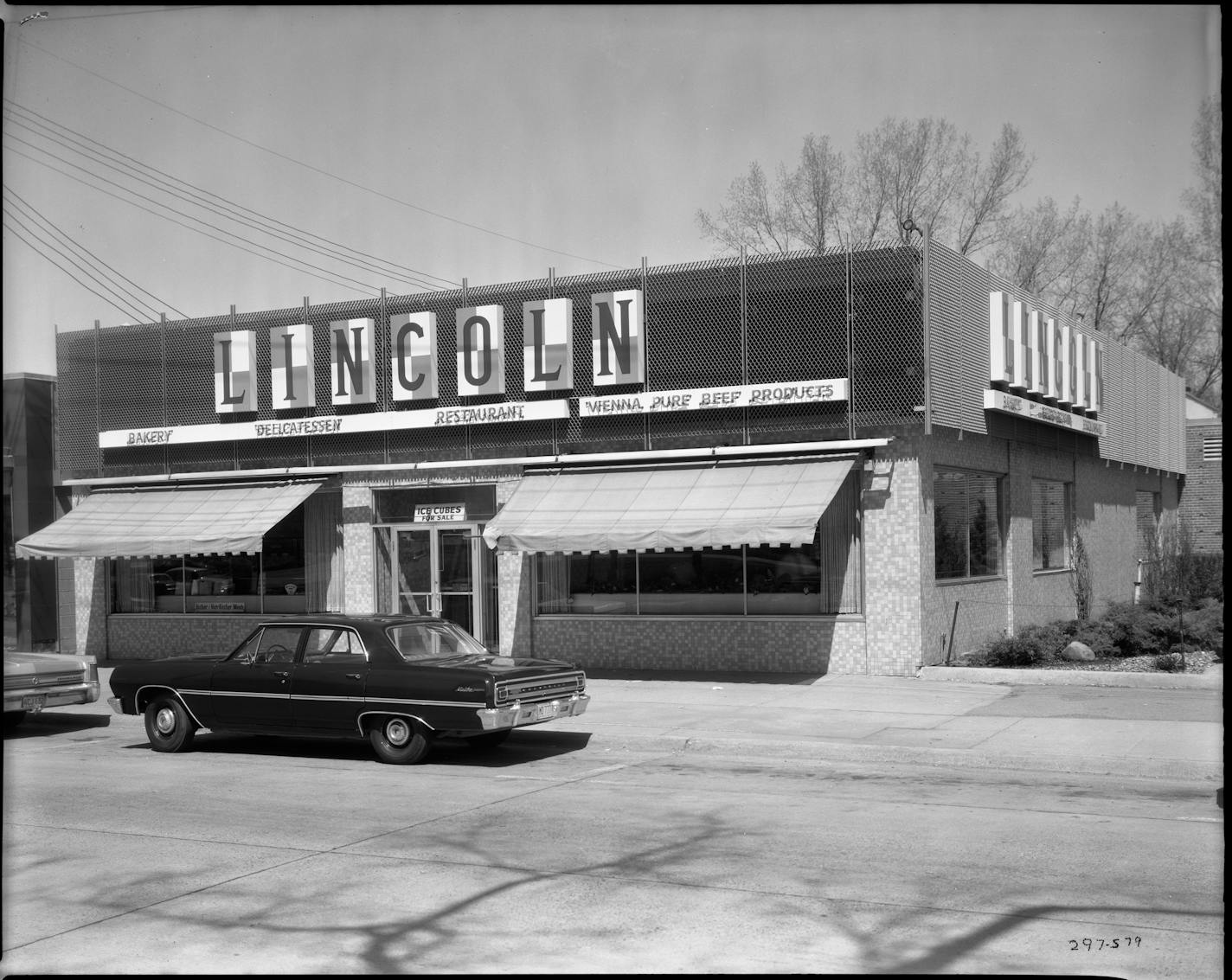 The exterior of the Lincoln Del on West Lake Street.