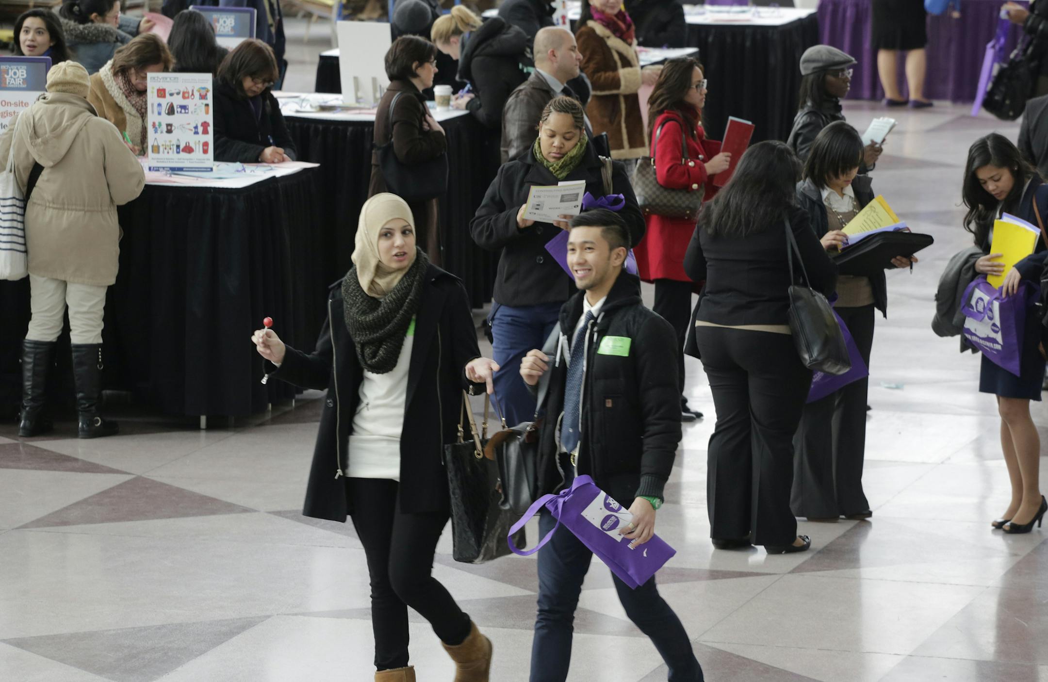 A crowd of job seekers attends a healthcare job fair, Thursday, March 14, 2013 in New York. Fewer Americans sought unemployment benefits last week, dropping the average number of weekly applications to 332,000, according to the Labor Department. That's a five-year low. Economists had expected weekly jobless claims to rise. (AP Photo/Mark Lennihan) ORG XMIT: MIN2013040517252951