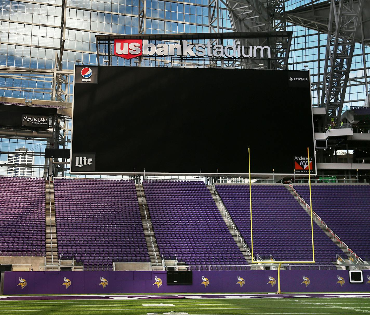 Large scoreboards at US Bank Stadium will allow fans to see details of the action. ] JIM GEHRZ&#xef;james.gehrz@startribune.com (JIM GEHRZ/STAR TRIBUNE) / June 28, 2016/ 10:00 AM , Minneapolis, MN - BACKGROUND INFORMATION: Pix for special section for the opening of the new US Bank Stadium. You will be shooting photos for the special tab section. LEAVE FROM THE OFFICE AT 9:30 -- YOU'LL BE WALKING OVER WITH JENNI AND MARK V. These are photos that we need shot while you are over there: Glamour shot