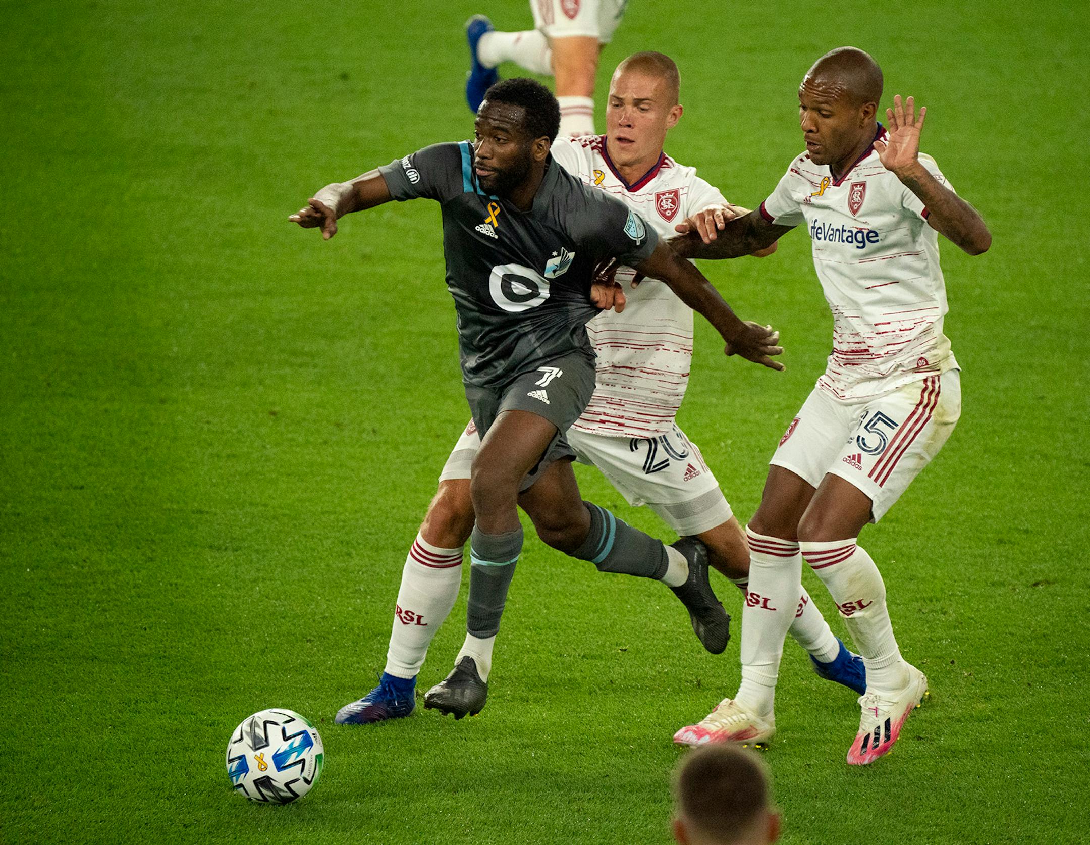 Minnesota United midfielder Kevin Molino (7) broke free of defenders Real Salt Lake defender Erik Holt (20) and midfielder Everton Luiz (25) in the second half.