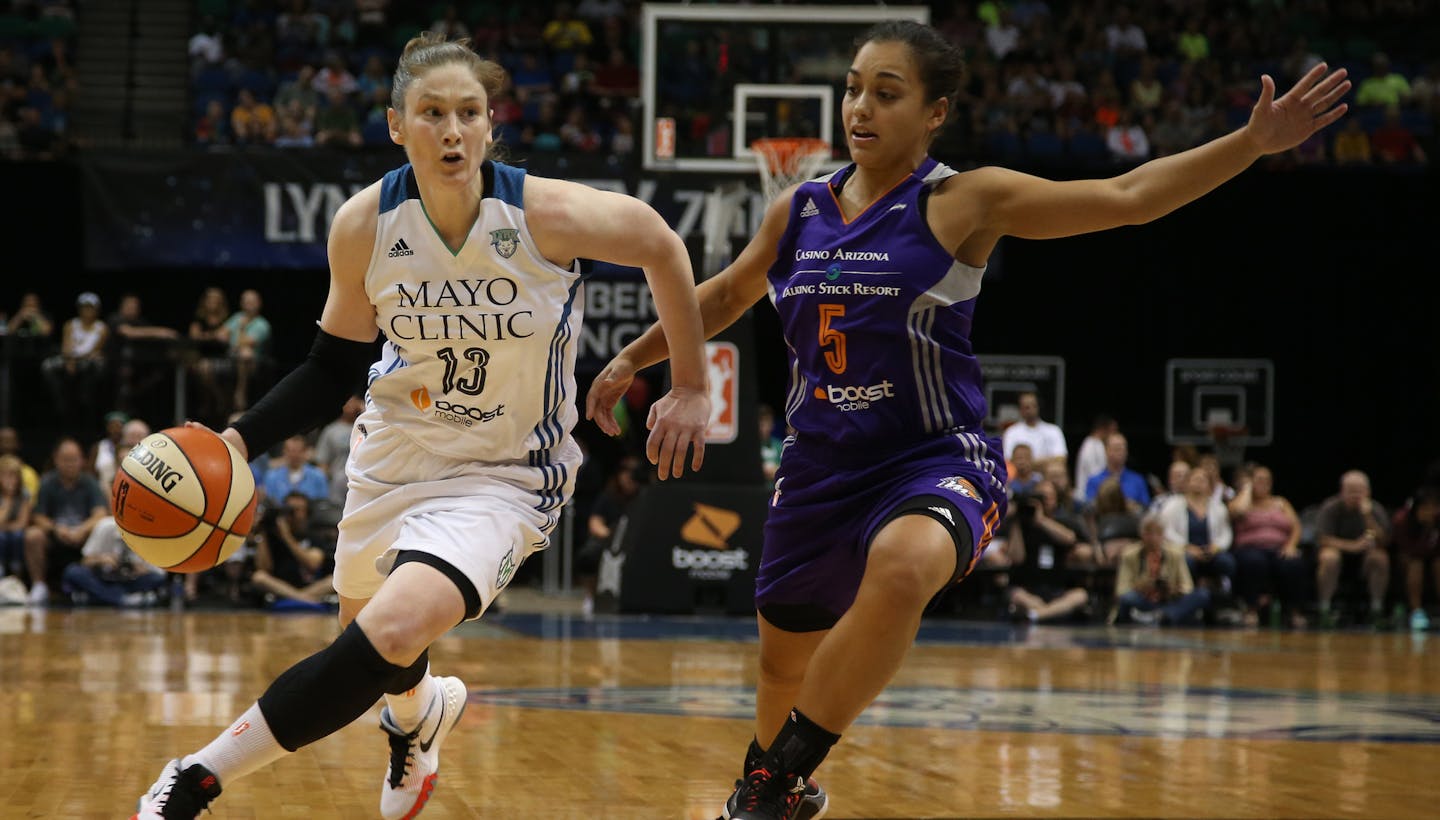 Lynx Lindsay Whalen drove to the basket against Phoenix Leilani Mitchell during the first half ] (KYNDELL HARKNESS/STAR TRIBUNE) kyndell.harkness@startribune.com Lynx vs Phoenix at Target Center in Minneapolis, Min., Saturday, June 27, 2015.