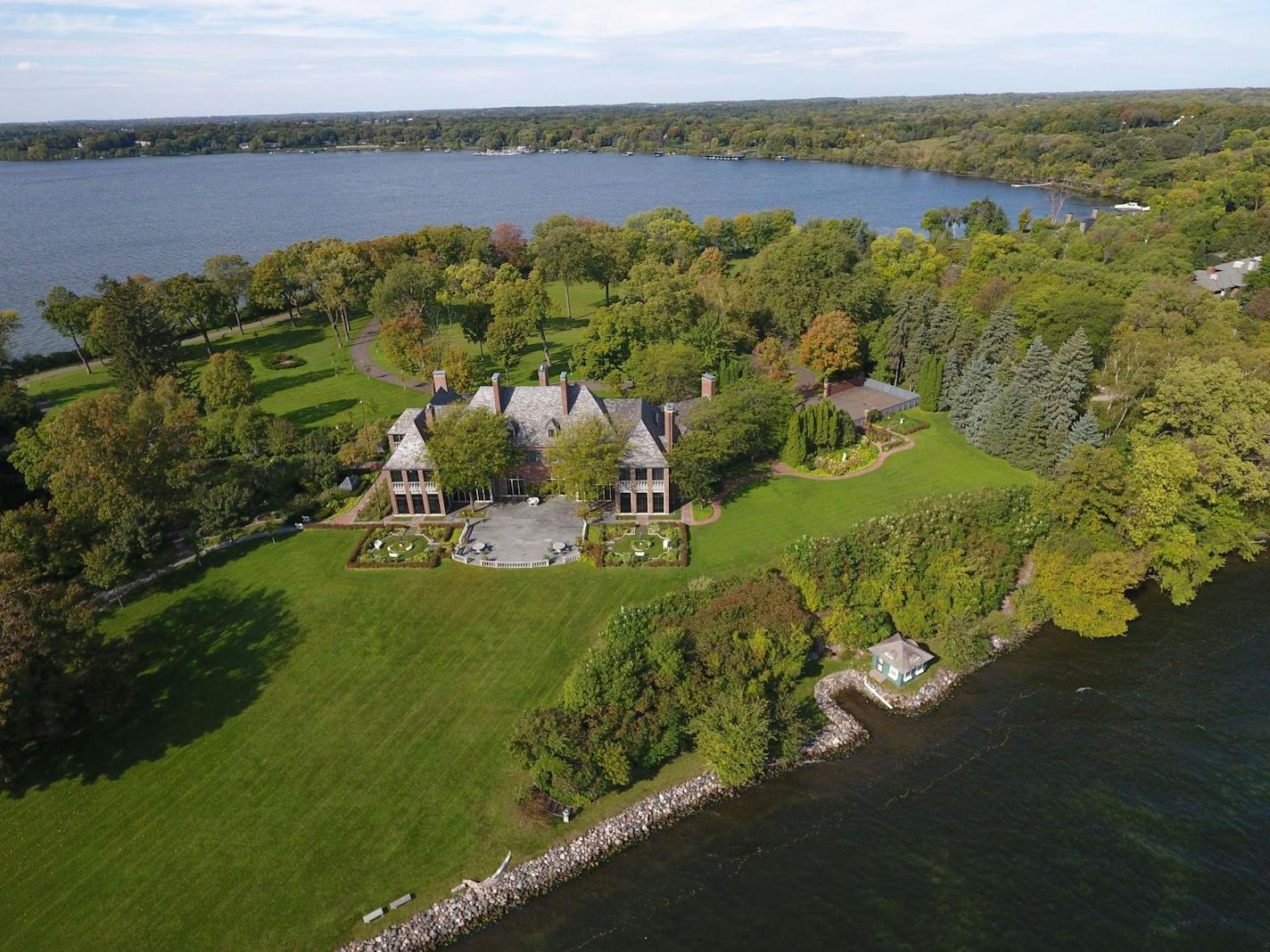 Homegazing - Southways , the former 32,000 square foot Pillsbury estate on Lake Minnetonka back on market for $7.9 million.