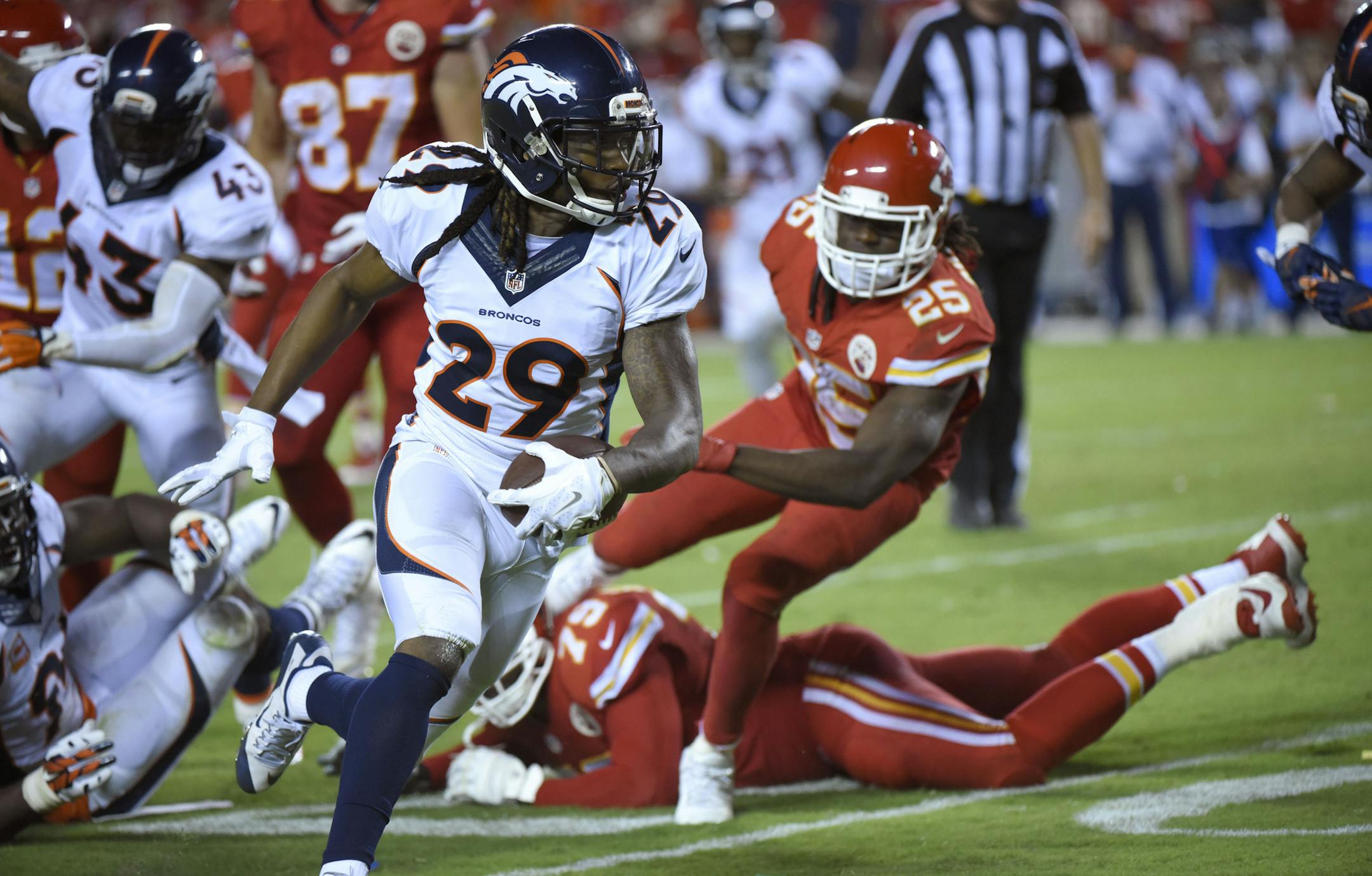 Denver Broncos cornerback Bradley Roby (29) runs for a touchdown after recovering a ball fumbled by Kansas City Chiefs running back Jamaal Charles (25) during the second half of an NFL football game in Kansas City, Mo., Thursday, Sept. 17, 2015. (AP Photo/Ed Zurga)
